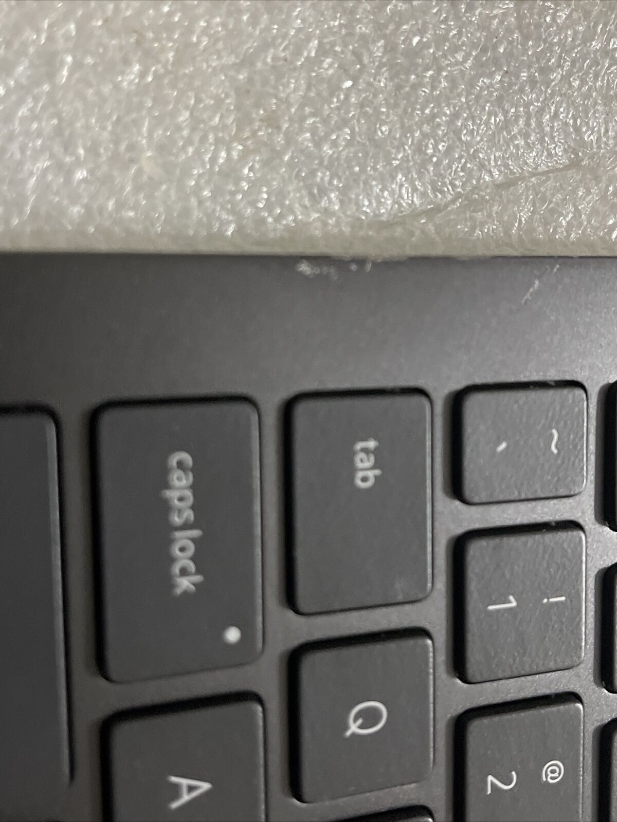 Dell Inspiron 15 7590 Palmrest US/EN BCL Keyboard  SPEAKERS Extras 2KF2N S2 P6