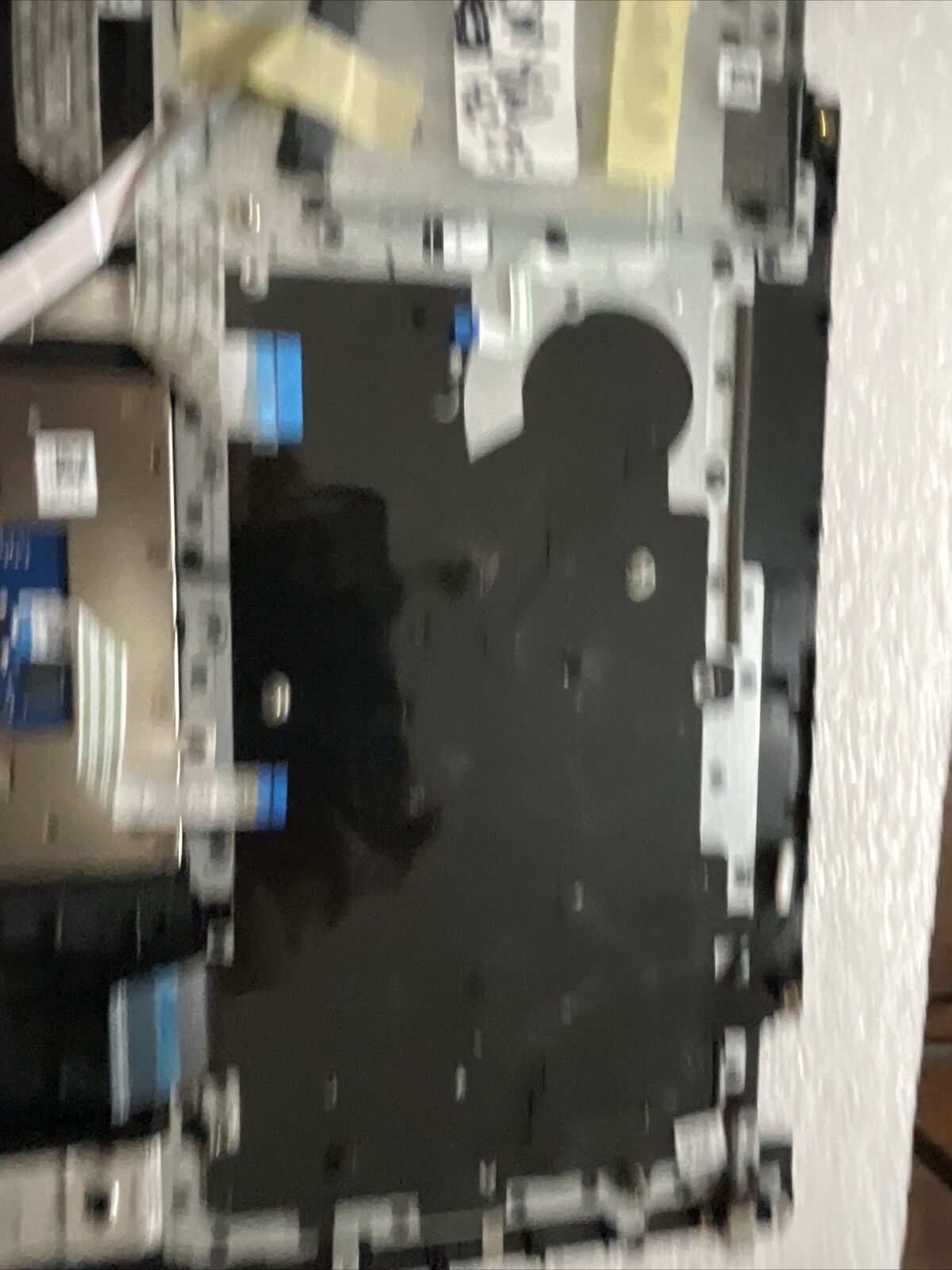 DELL INSPIRON 3482 PALMREST Touchpad Spanish No BCL Keyboard Extras K0NYW H2 P5