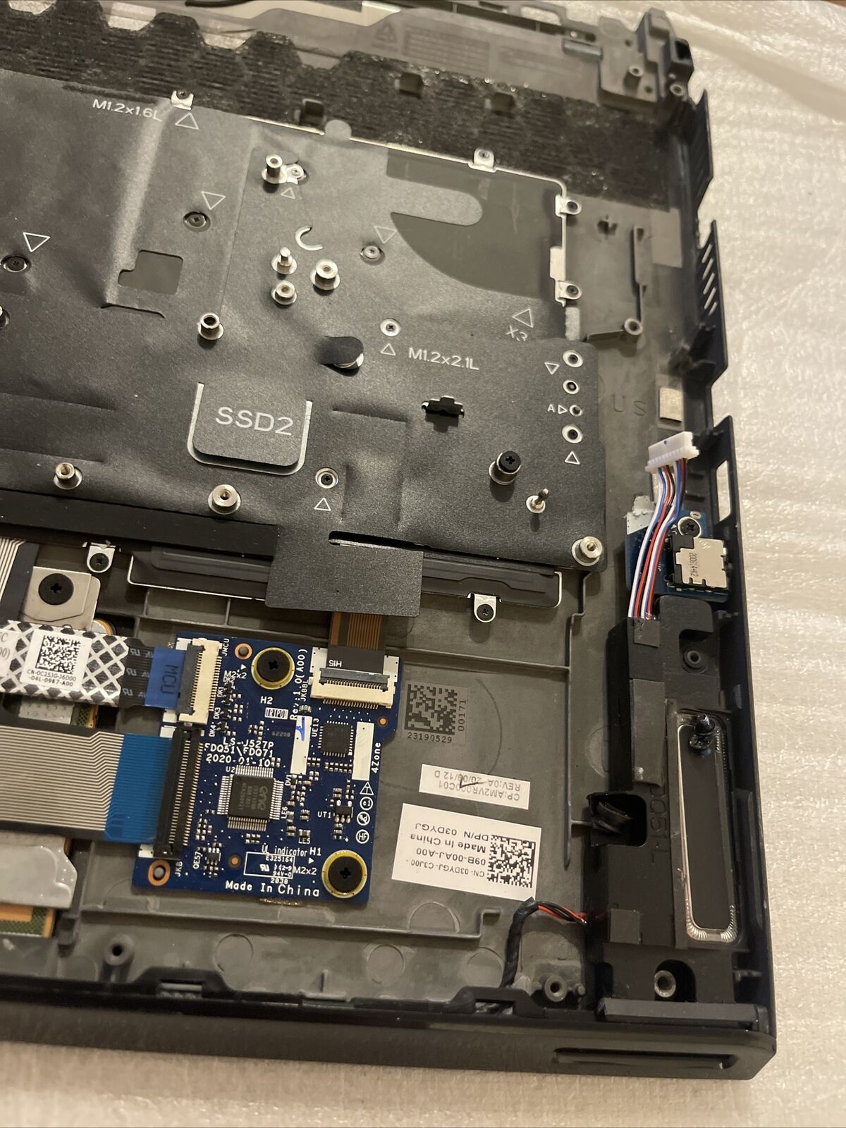 Dell Palmrest Keyboard Alienware15 M15 R3 Speakers/ extras 3DYGJ 03DYGJ P5 H1