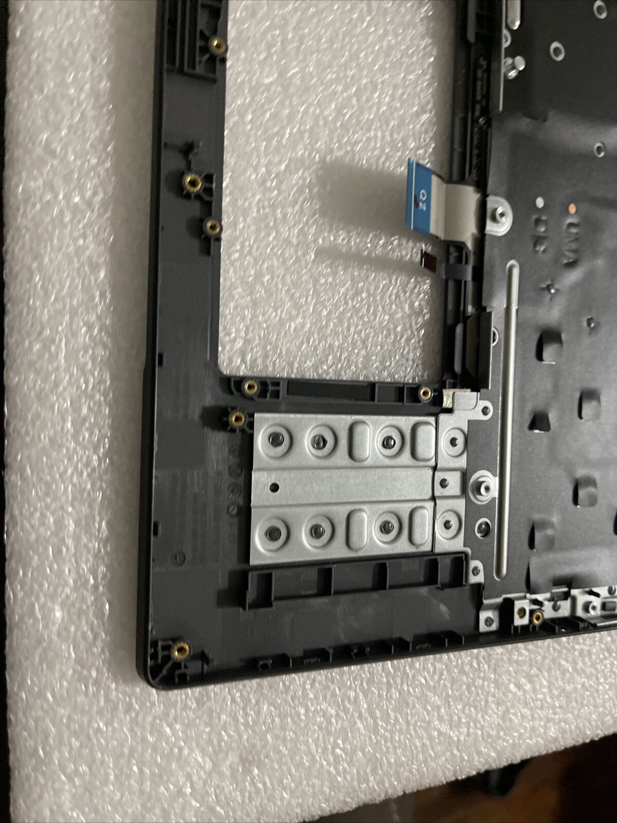 Dell Latitude 3540  Palmrest US English keyboard DVR0W 0DVR0W H1 P5 damage Broke