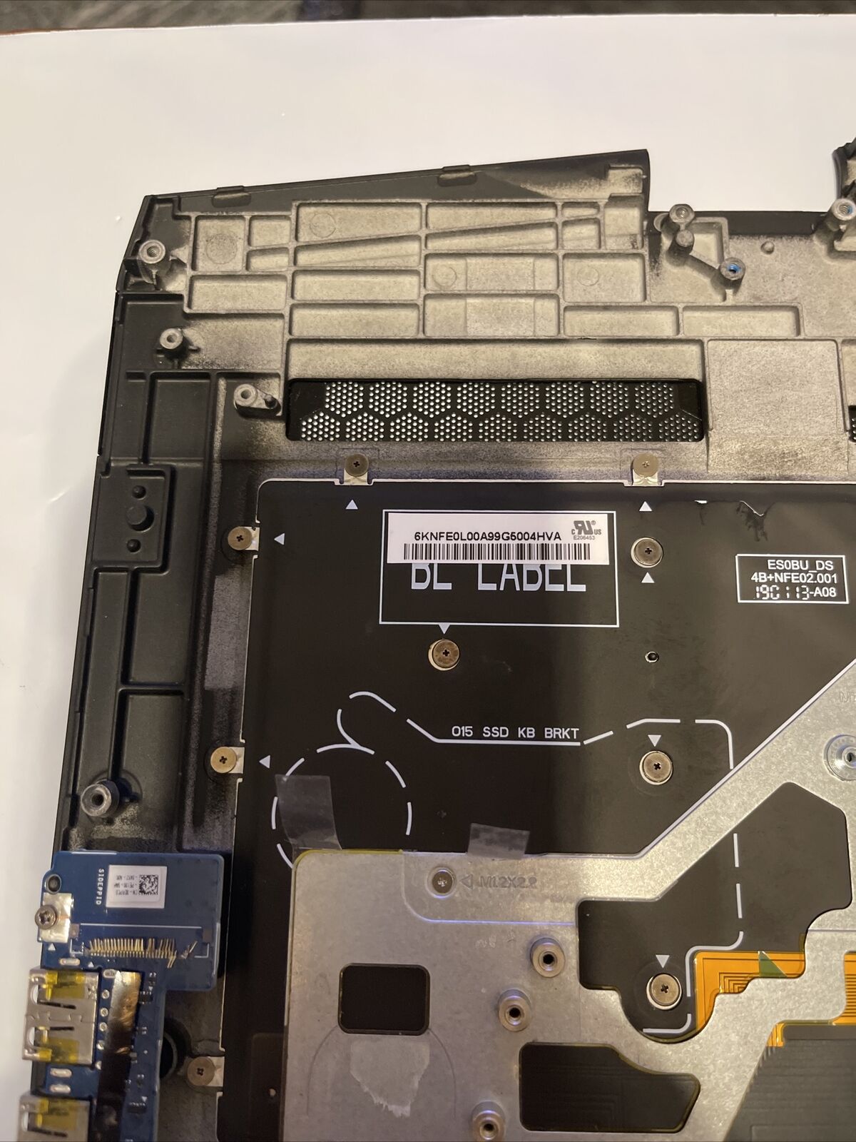 Genuine Dell Alienware M17 Laptop Palmrest Top Cover Assembly GYGKG 0GYGKG P4 T4