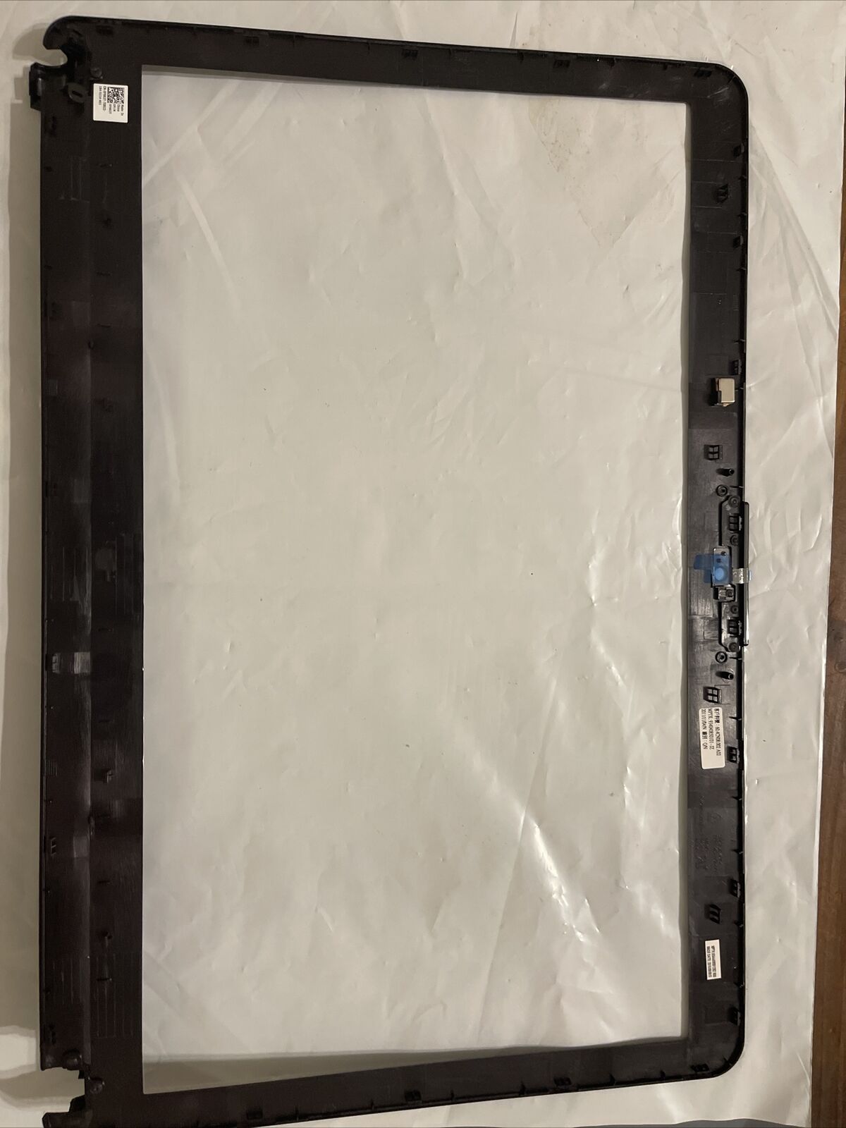 New Dell Inspiron 1750 17.3" Front LCD Bezel W/ Camera Space F662T 0F662T N1