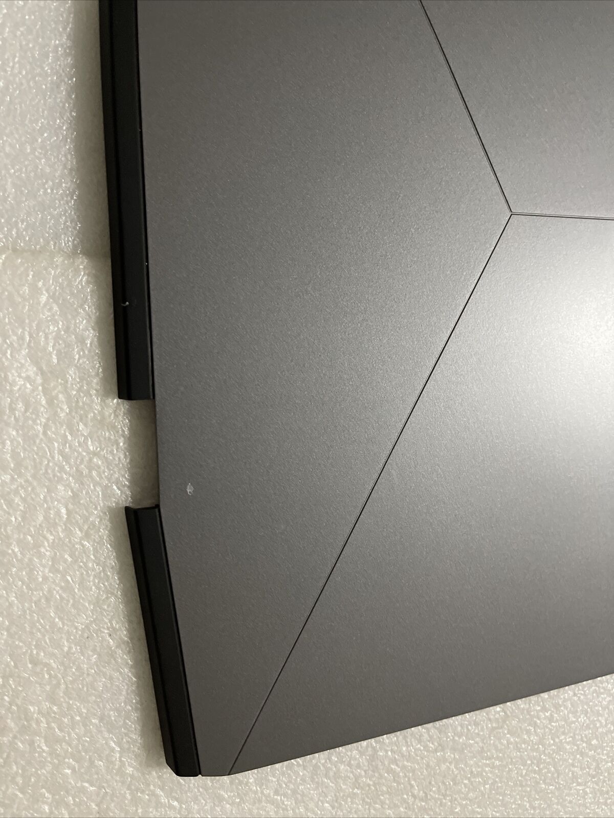 Genuine Dell Alienware M17 17.3" Laptop LCD Back Cover Camera 7R35P 07R35P H4 A2