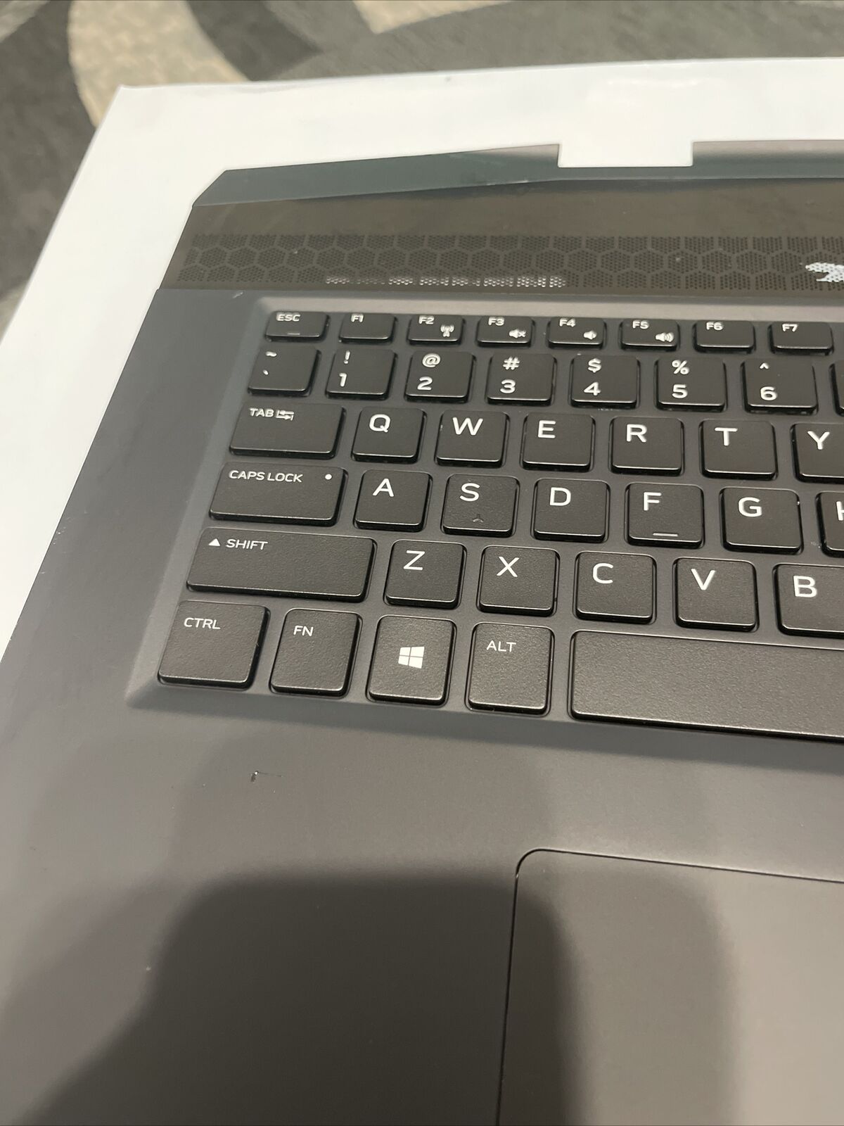 Genuine Dell Alienware M17 Laptop Palmrest Top Cover Assembly GYGKG 0GYGKG P6 T4