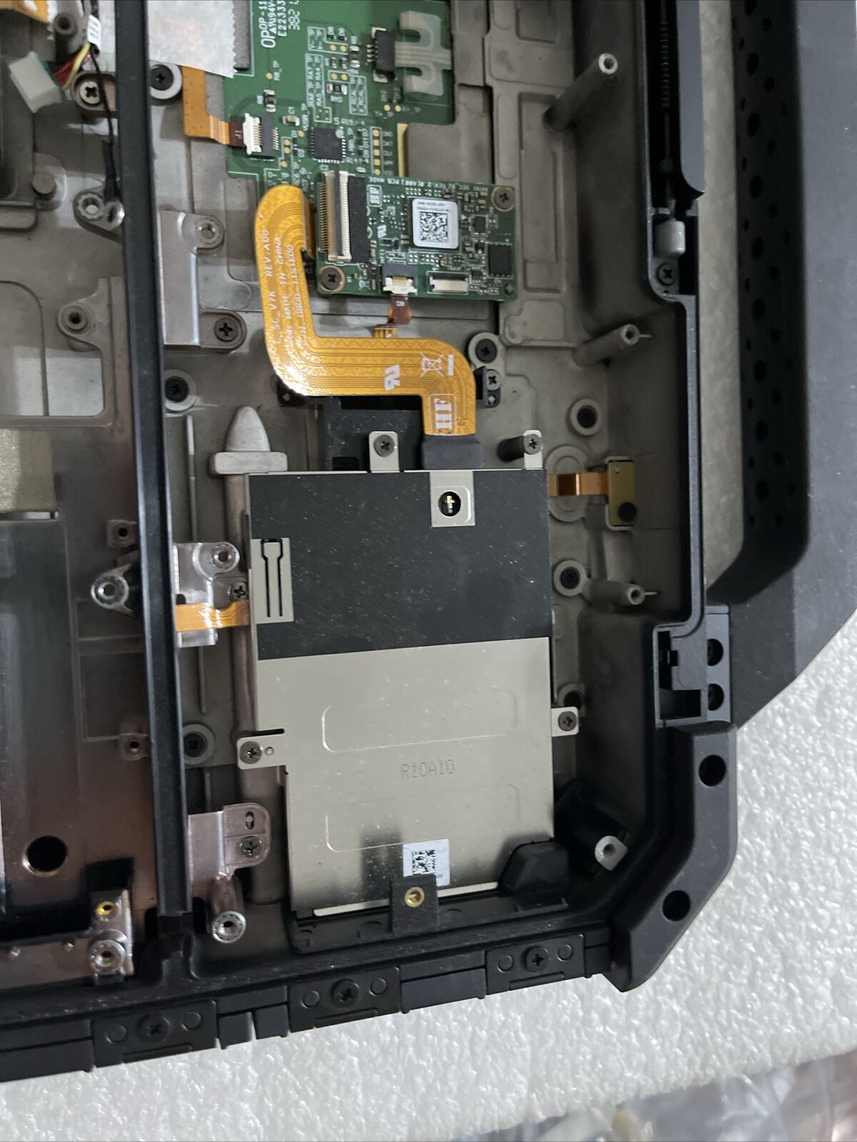 Genuine Dell Latitude 14 Extreme Rugged 7424 Palmrest Touchpad Handle W84HD MTK1