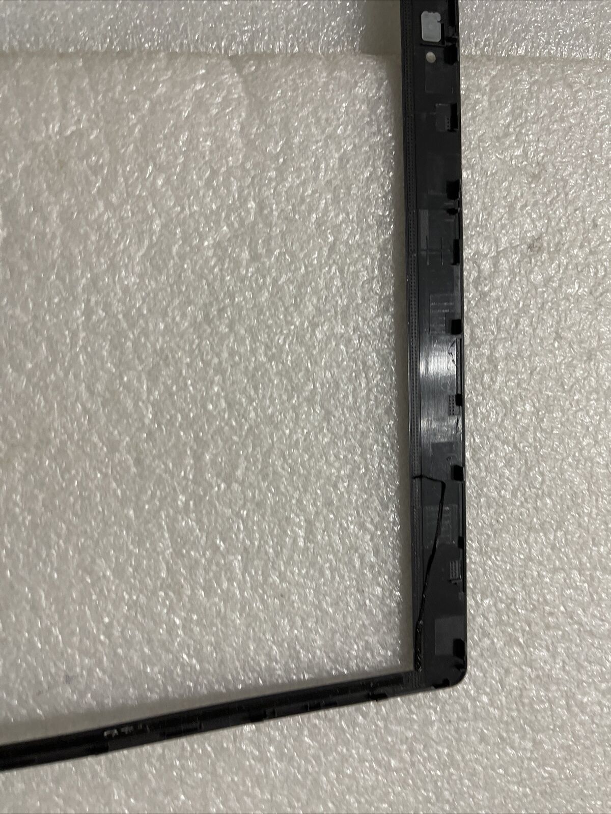 Dell Latitude 3510 P101F LCD Bezel GCK6R 0GCK6R H2N3 Missing Hinge Cover
