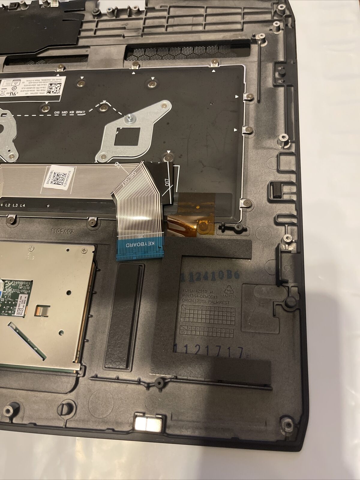 Genuine Dell Alienware M17 Laptop Palmrest Top Cover Assembly GYGKG 0GYGKG P4 T1