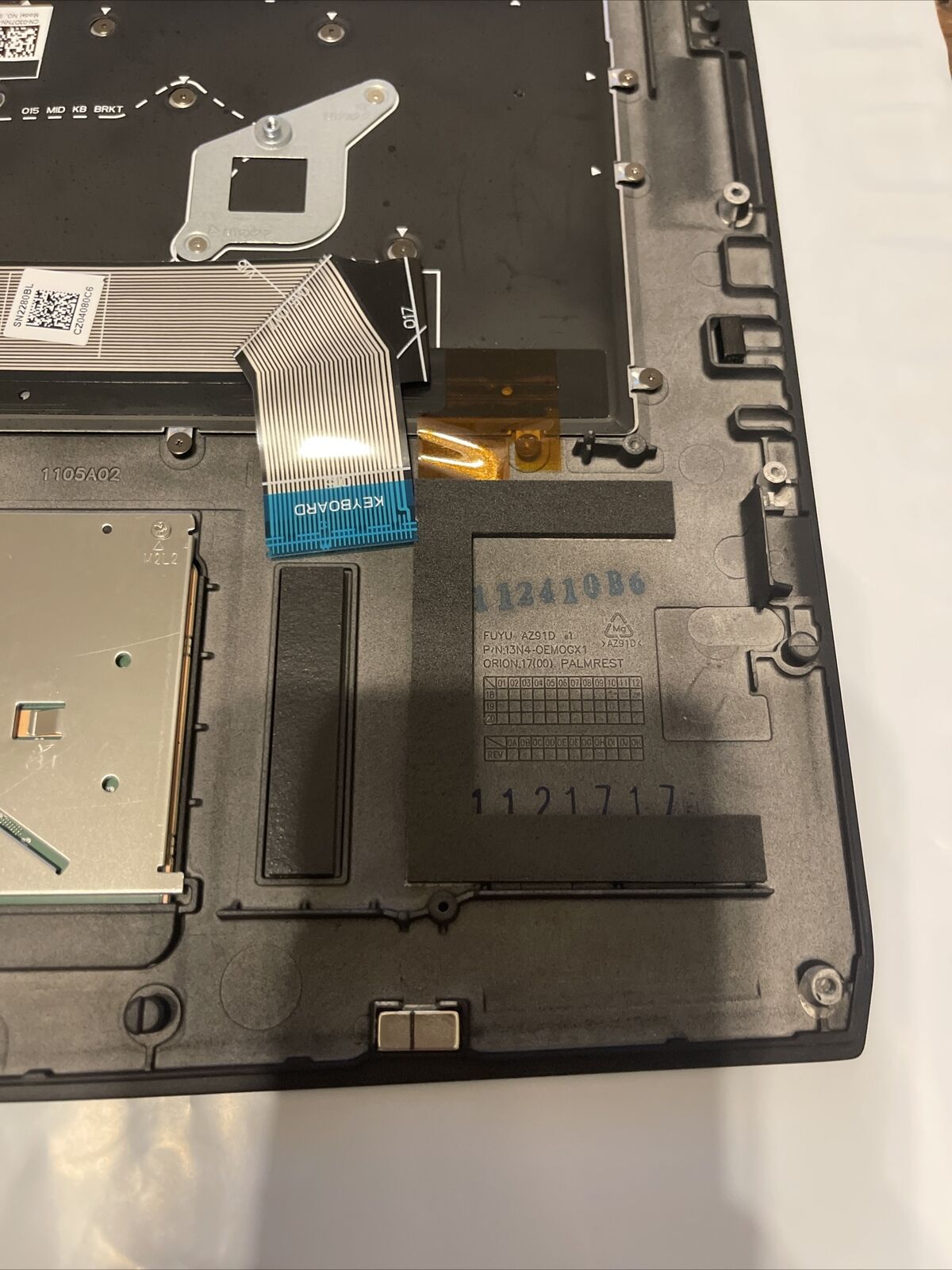 Genuine Dell Alienware M17 Laptop Palmrest Top Cover Assembly GYGKG 0GYGKG P4 T1