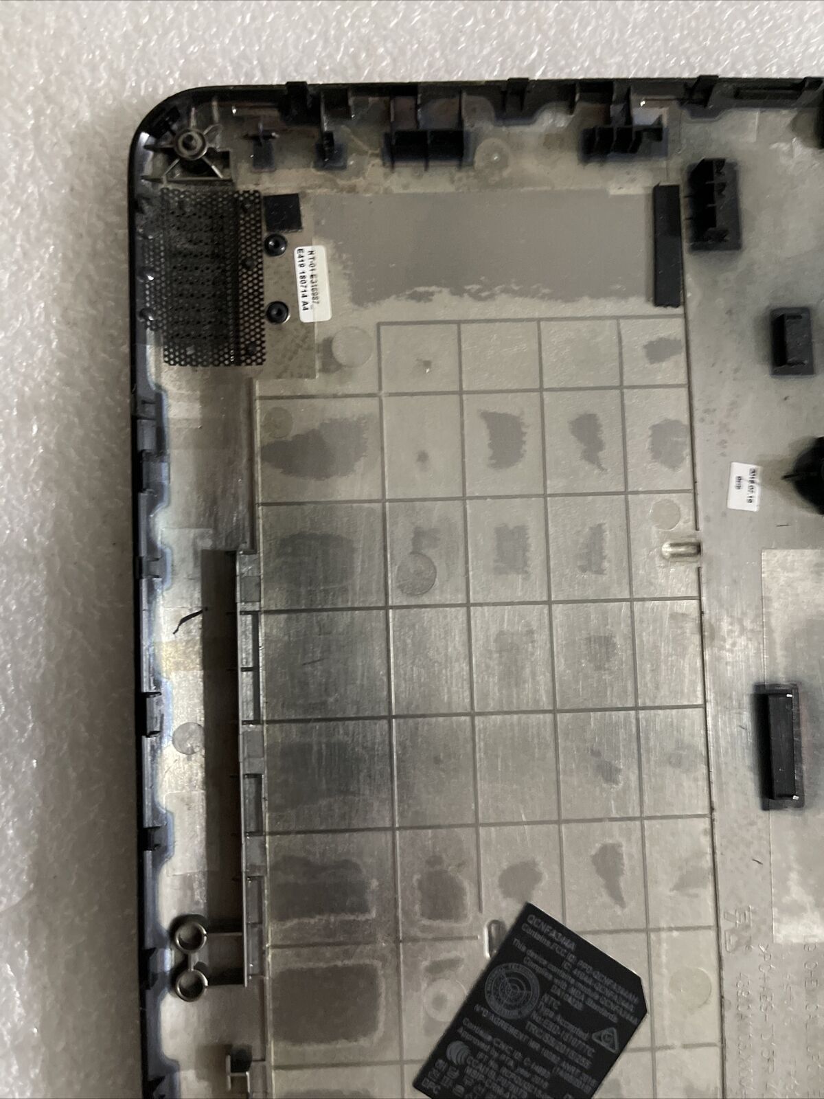 Genuine Dell Latitude 13 3380 Laptop Bottom Base Cover Black XT2KG 0XT2KG H1 B3