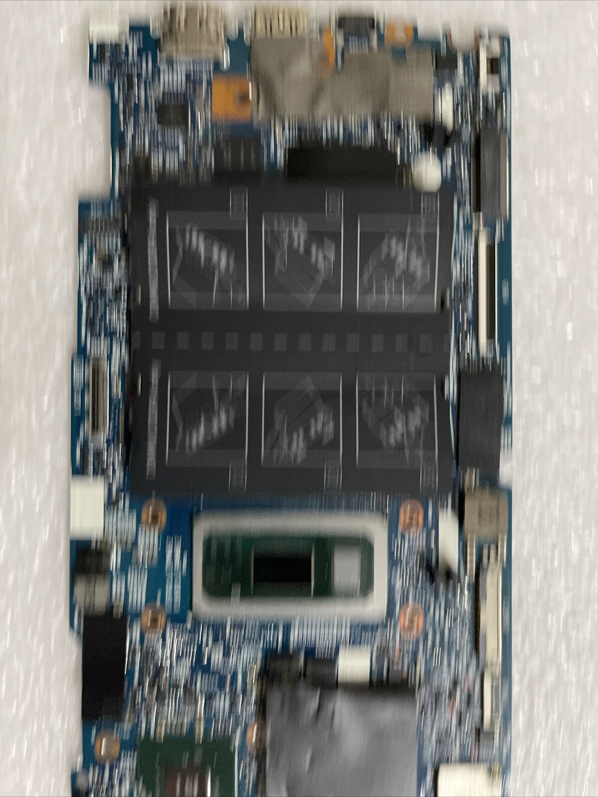 Dell INSPIRON Intel CORE i7-10510U 1.8GHZ, GeForce MX330, 2GBVRAM V32GF H1 B2