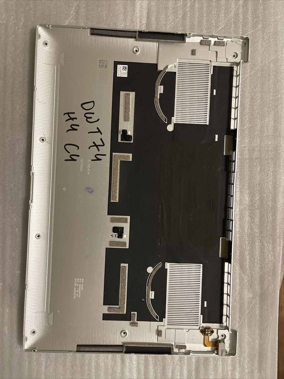 Dell  XPS 9500 15 Bottom Base Metal Cover W/Audio Port KVD7H DWT74 0DWT74 H4 C4