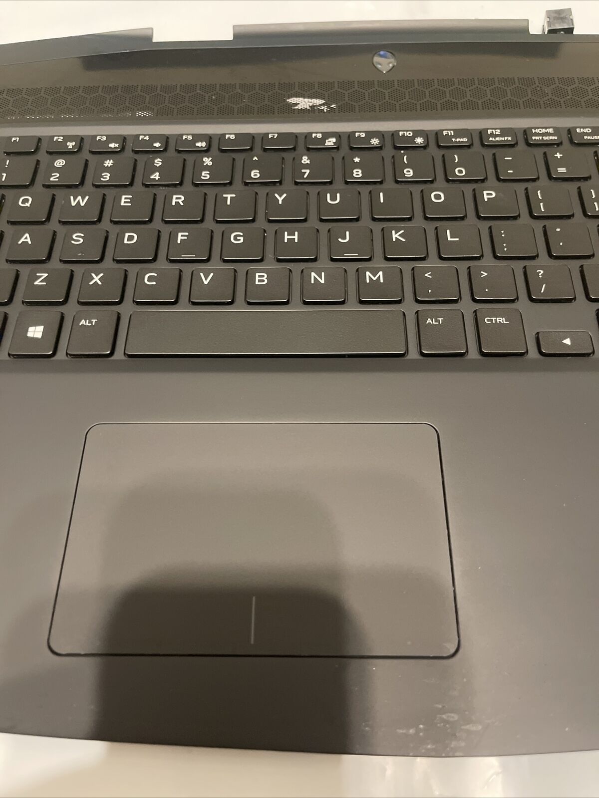 Genuine Dell Alienware M17 Laptop Palmrest Top Cover Assembly GYGKG 0GYGKG P6 T4