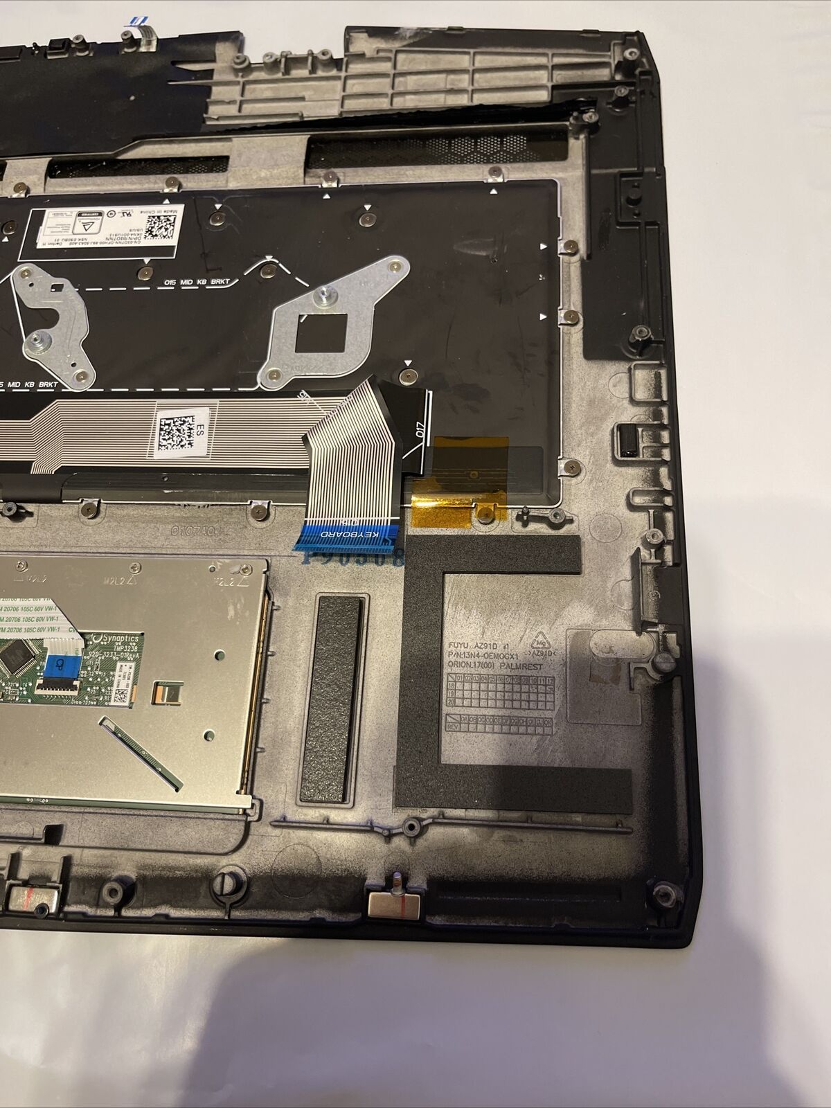 Genuine Dell Alienware M17 Laptop Palmrest Top Cover Assembly GYGKG 0GYGKG P4 T4