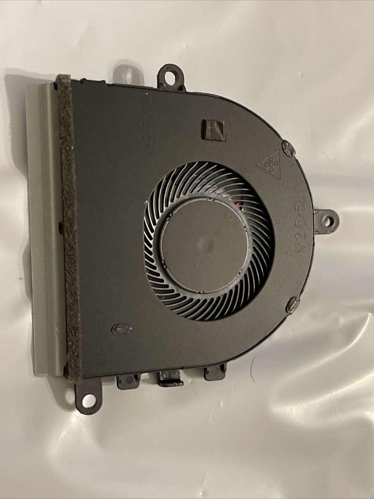 Genuine Dell Inspiron 15  5570 5575 I5575 5593 CPU cool fan 7MCD0 07MCD0 P3