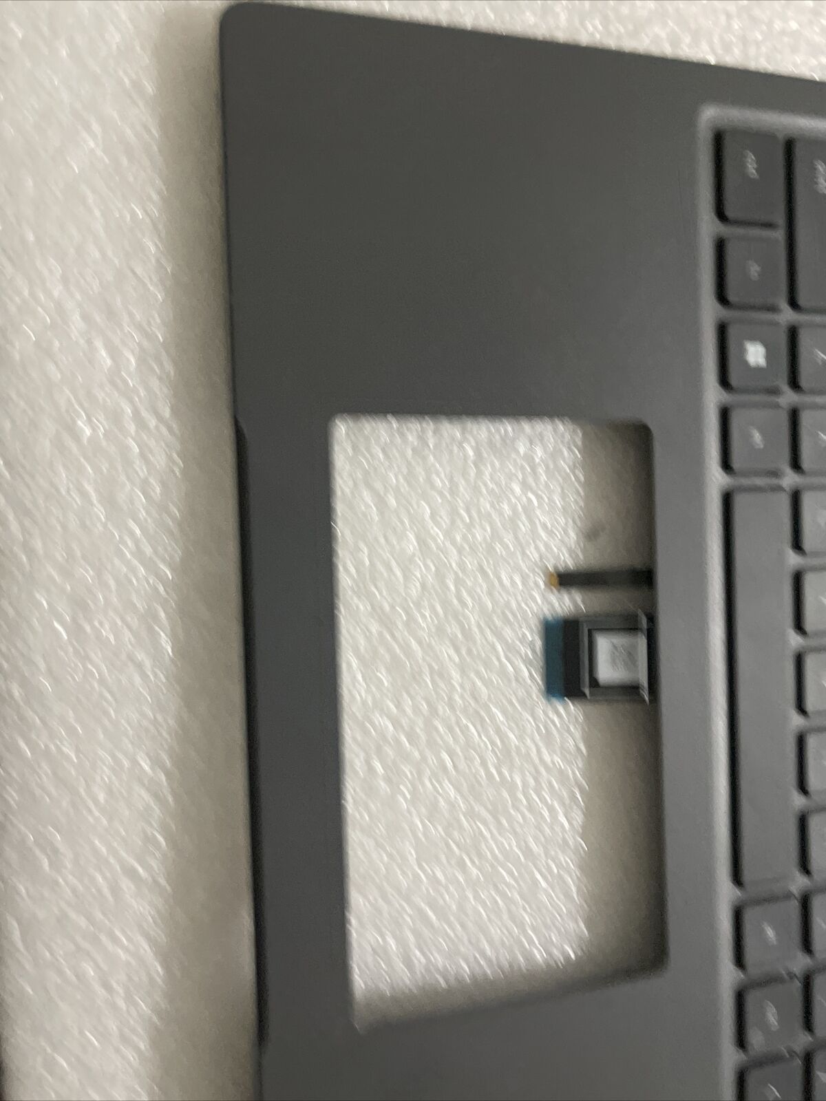 Dell Latitude 3540  Palmrest US English keyboard DVR0W 0DVR0W H1 P5 damage Broke