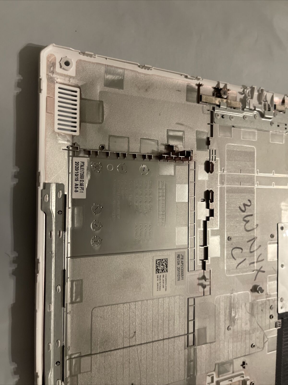 Genuine Dell Inspiron 3505 Laptop Bottom Base Cover White 3WNYX 03WNYX C1