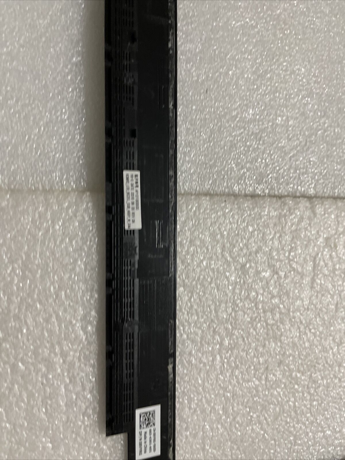 GENUINE DELL LATITUDE E5570 LAPTOP LCD FRONT TRIM BEZEL 8VYRG 08VYRG H1 N4