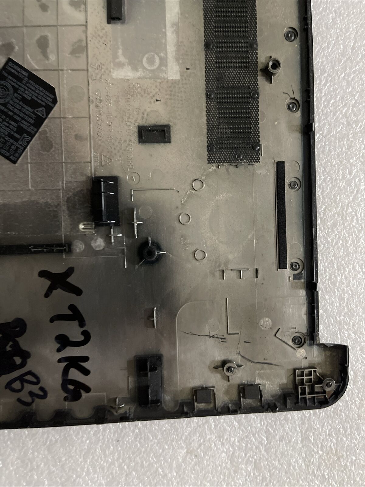 Genuine Dell Latitude 13 3380 Laptop Bottom Base Cover Black XT2KG 0XT2KG H1 B3