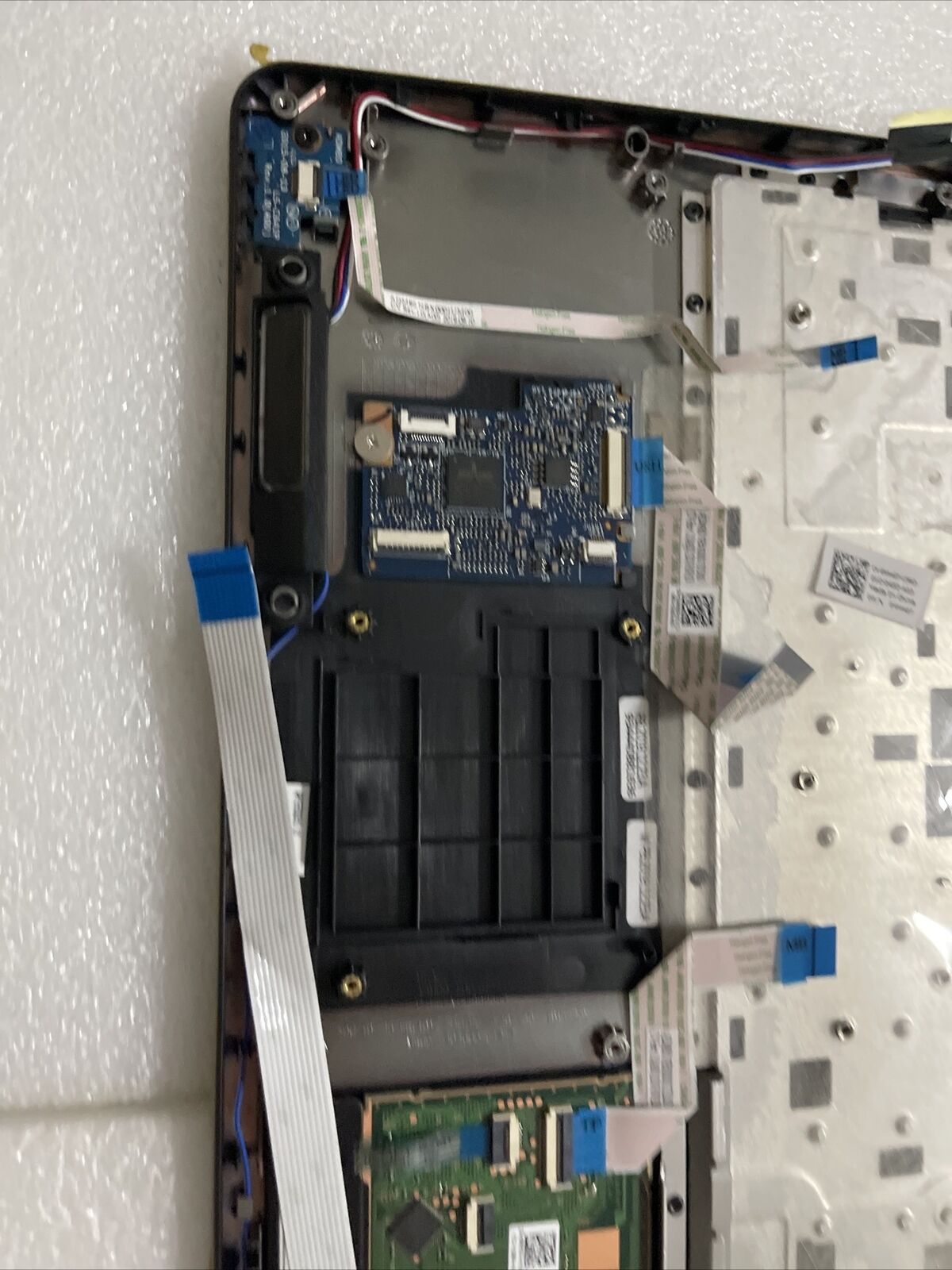 Dell Latitude 15 E5570 Precision 3510 Palmrest Touchpad Speakr A151N6 MM40T H1A1