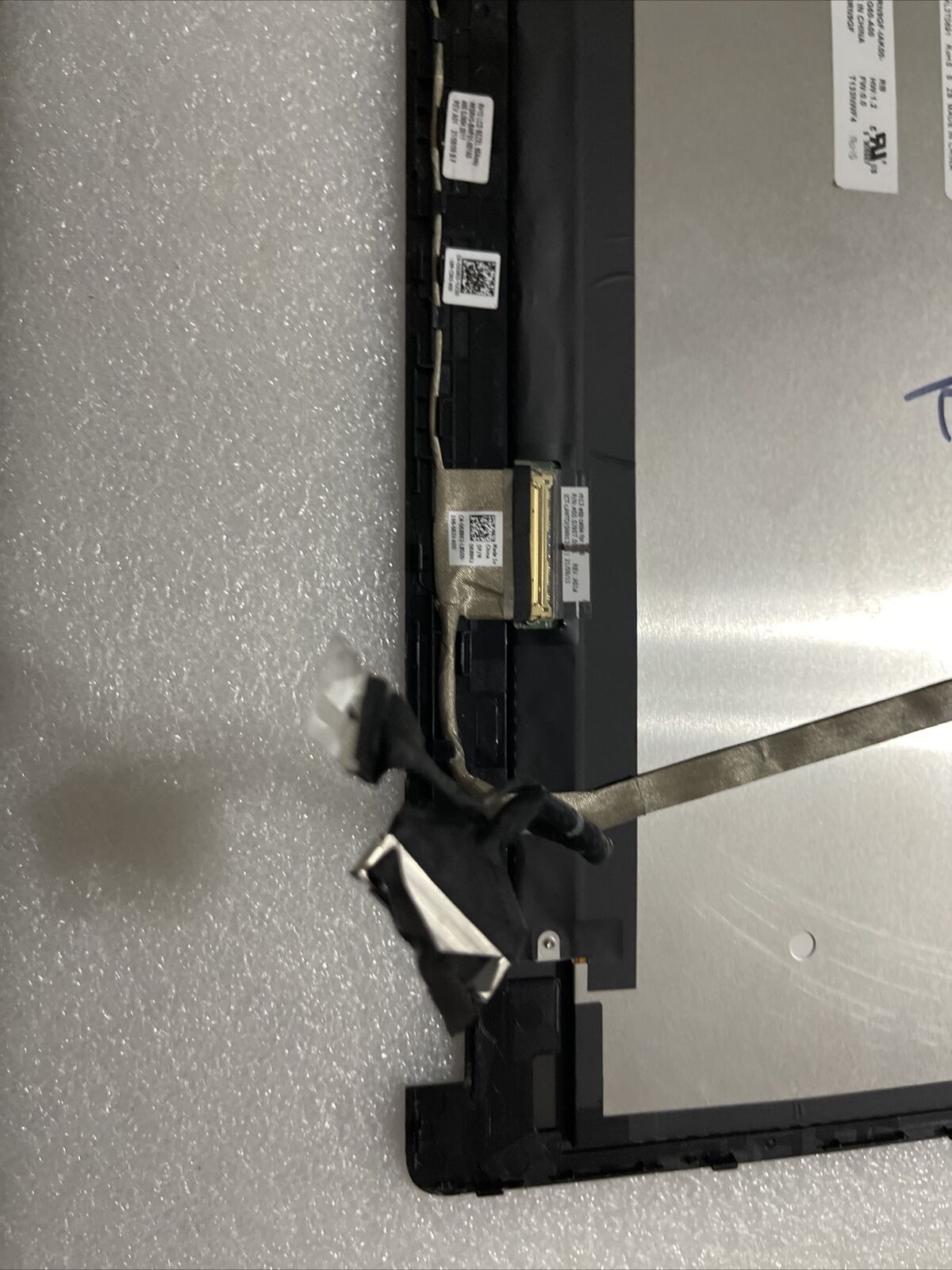 DELL LATITUDE 3310 2-IN-1 13.3 TOUCHSCREEN FHD RN9GF K2 S8 Broken Corner Plastic