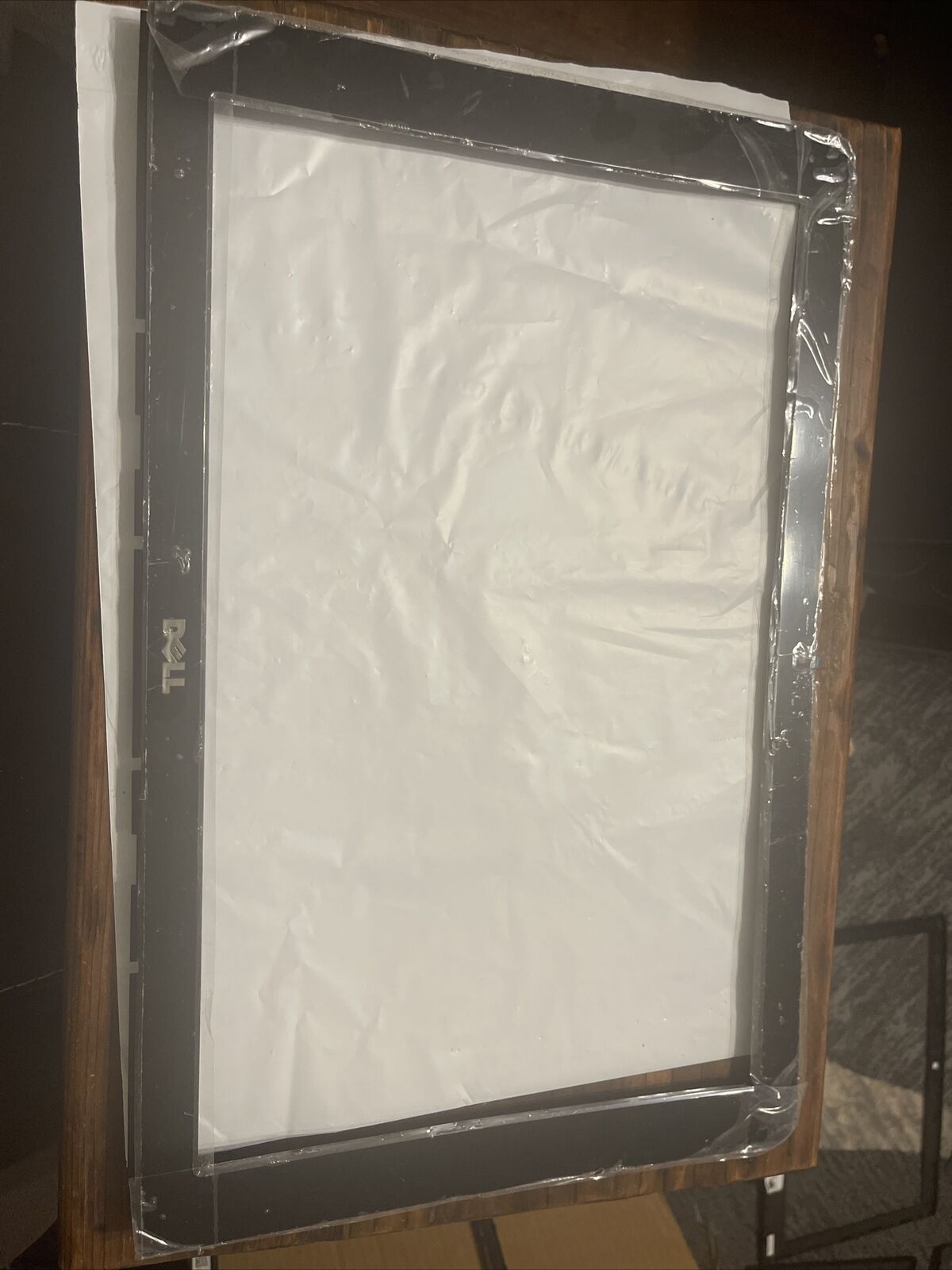 Dell Vostro 320 Series 18.5" LCD Screen Bezel W/Webcam Port K005T CN-0K005T  N3