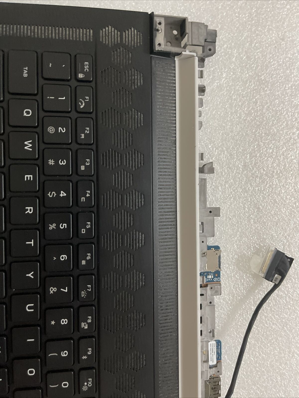 OEM Dell Alienware x15 R1 Laptop Palmrest Touchpad Keyboard  Extras 0V6M0K NT P6