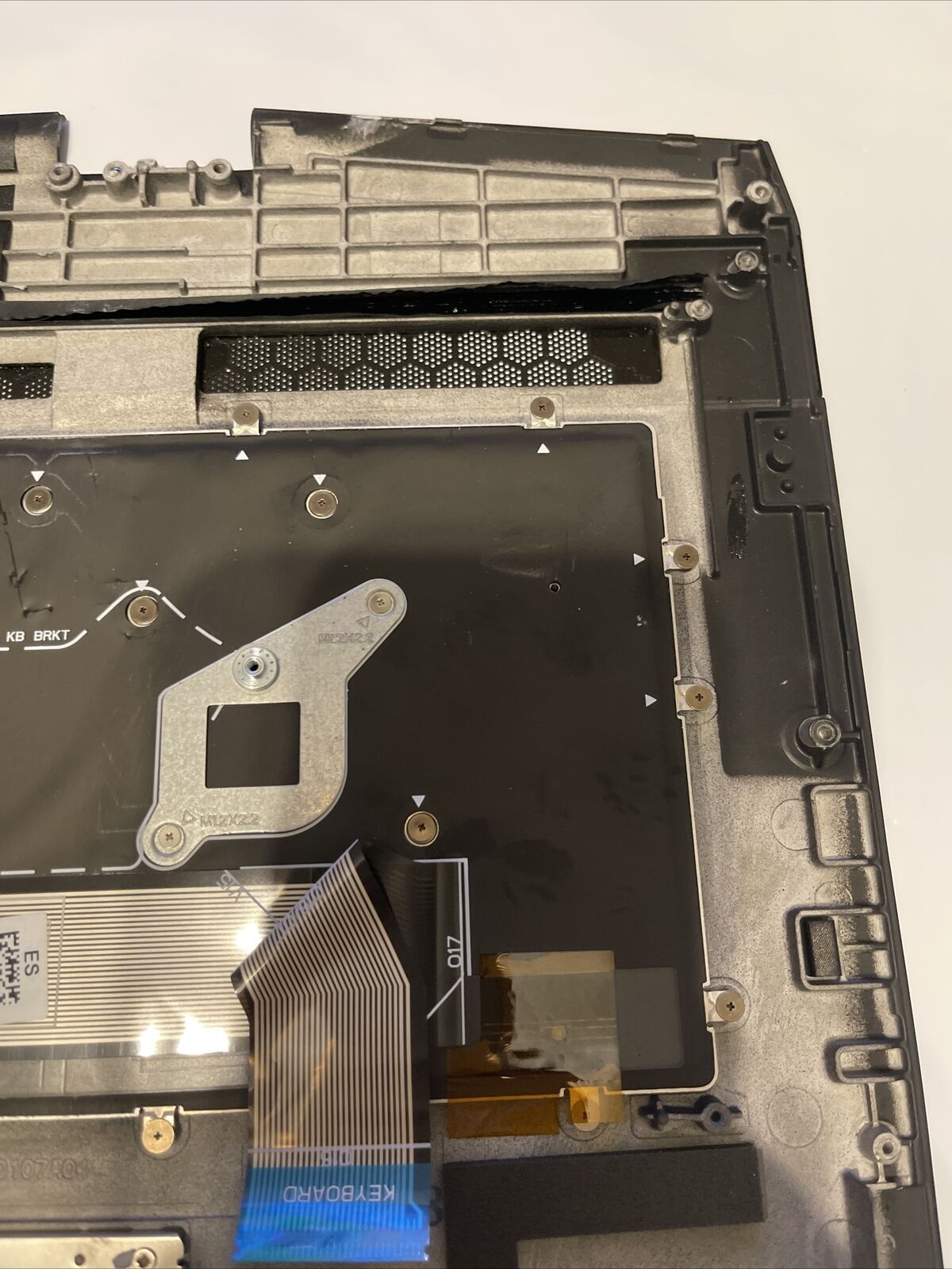 Genuine Dell Alienware M17 Laptop Palmrest Top Cover Assembly GYGKG 0GYGKG P4 T4