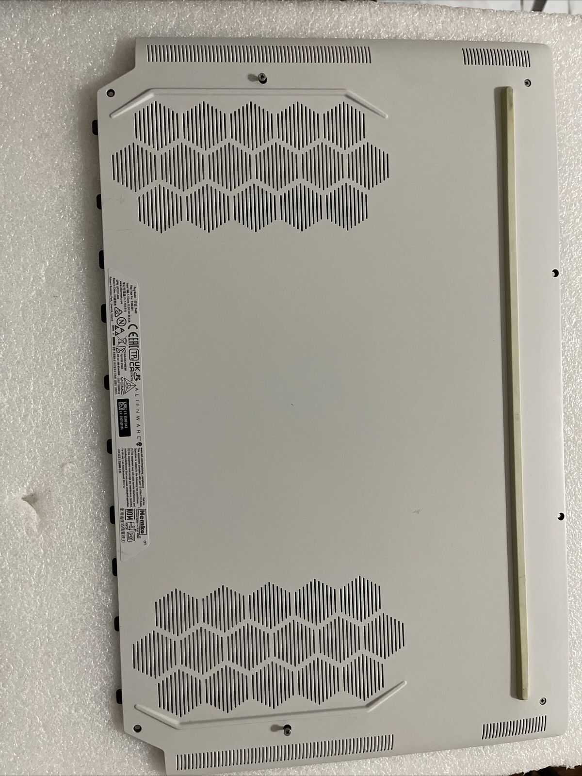 Genuine Dell ALIENWARE x17 R1 X17 R2 D White Bottom Base Back cover 94D11 H1 E1