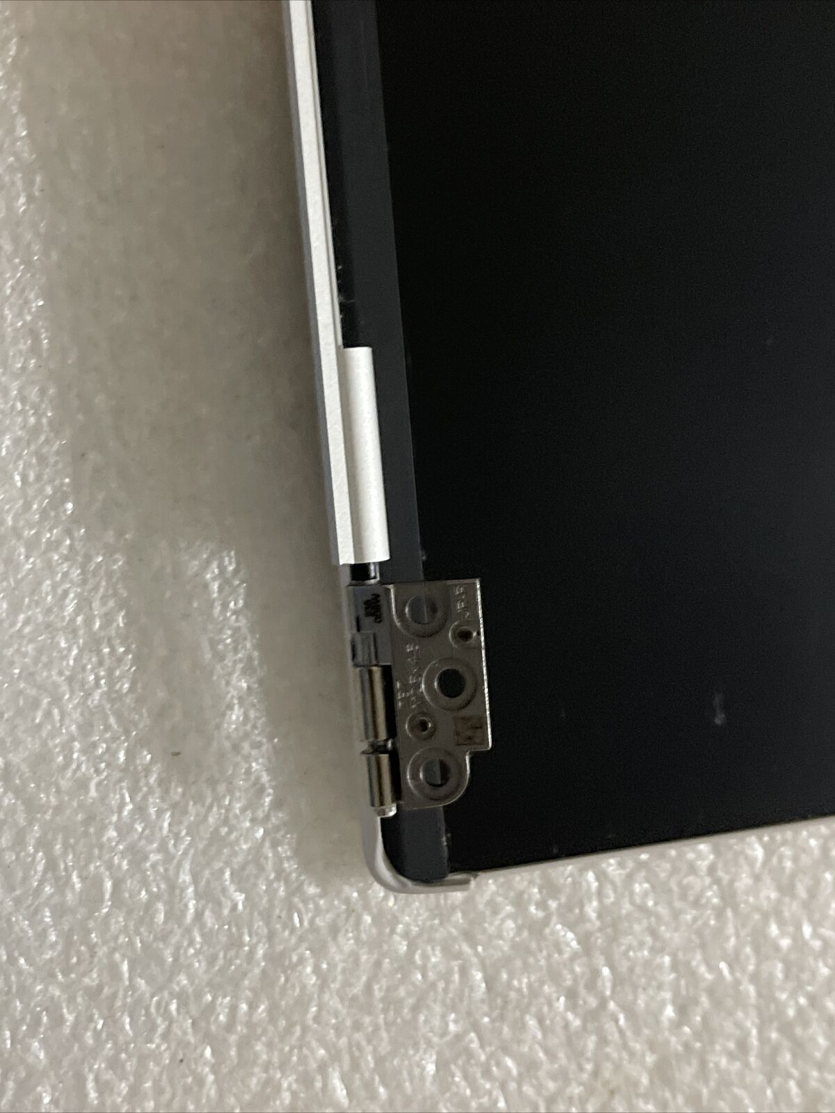 Defective Broken XPS 9320 Plus 13.4" FHD LCD Non Touch  Silver 7G0RW 07G0RW HTD3