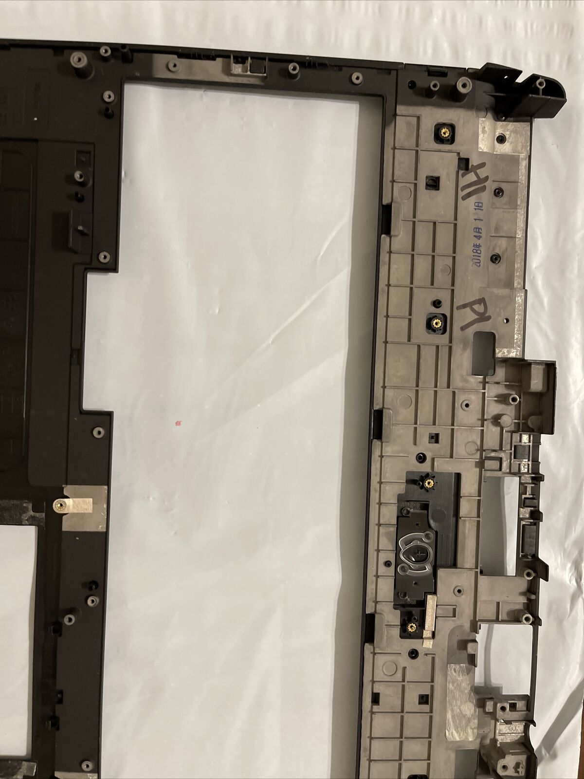 GENUINE DELL ALIENWARE 17 R4 PALMREST ASSEMBLY AP1QB000410 K3Y92 0K3Y92 H1 P1