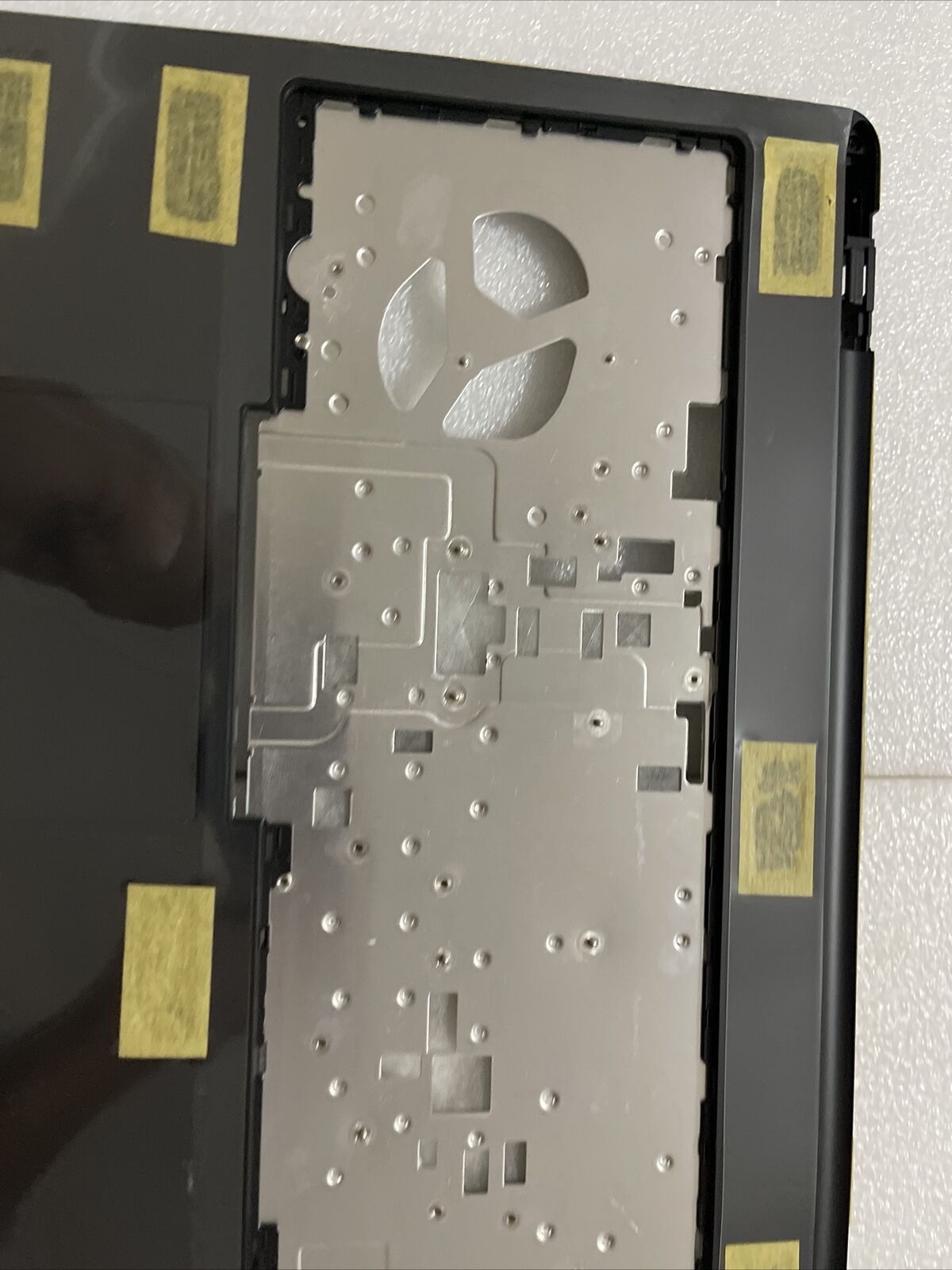 Dell Latitude 15 E5570 Precision 3510 Palmrest Touchpad Speakr A151N6 MM40T H1A1