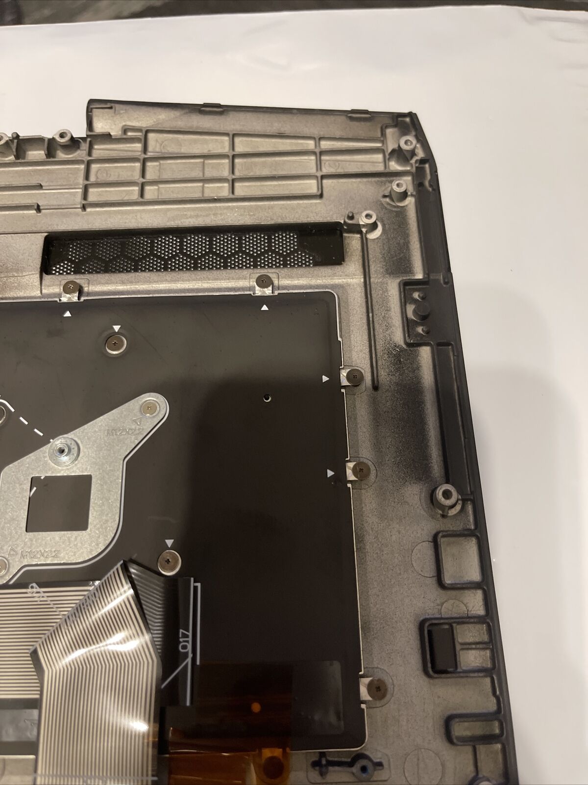 Genuine Dell Alienware M17 Laptop Palmrest Top Cover Assembly GYGKG 0GYGKG P4 T3