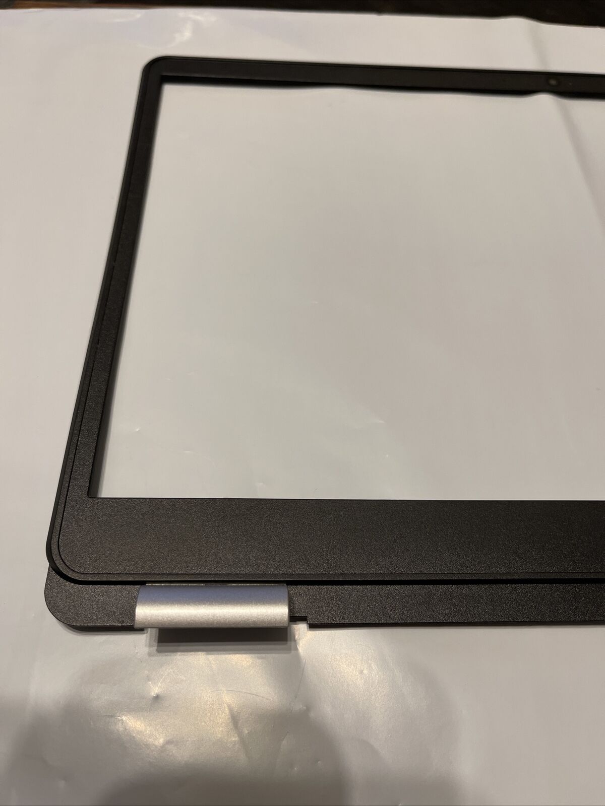 Genuine Dell Inspiron 15 5584 LCD Front Bezel P/N J0MYJ / 0J0MYJ N1
