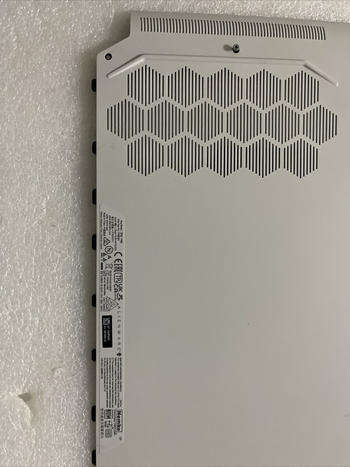 Genuine Dell ALIENWARE x17 R1 X17 R2 D White Bottom Base Back cover 94D11 H1 E1