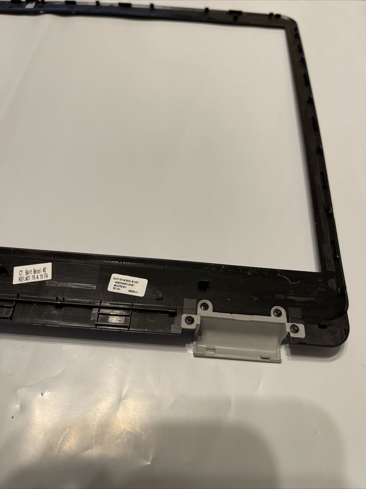 Genuine Dell Inspiron 15 5584 LCD Front Bezel P/N J0MYJ / 0J0MYJ N1
