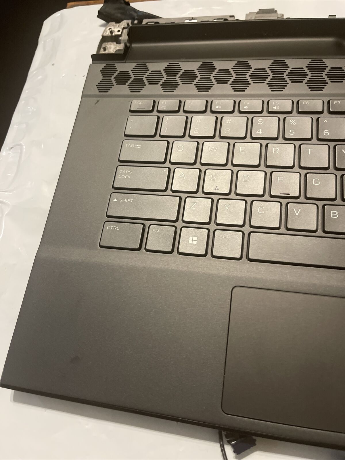 Dell Palmrest Keyboard Alienware15 M15 R3 Speakers/ extras 3DYGJ 03DYGJ P7 T3