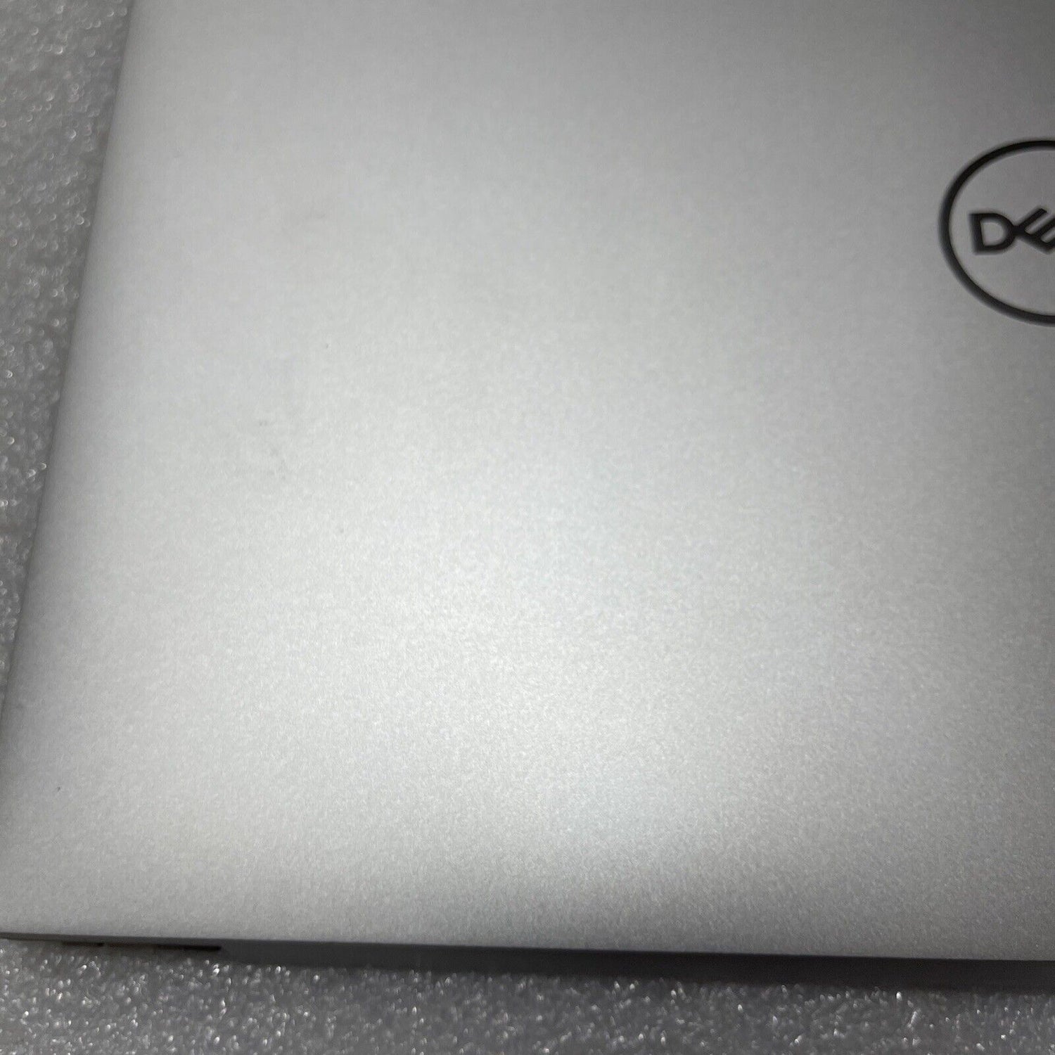 Dell XPS 9320 Plus 13.4" Oled Touchscreen  29WPH VNRJ0 DqJ1 Scratch On Top Lid