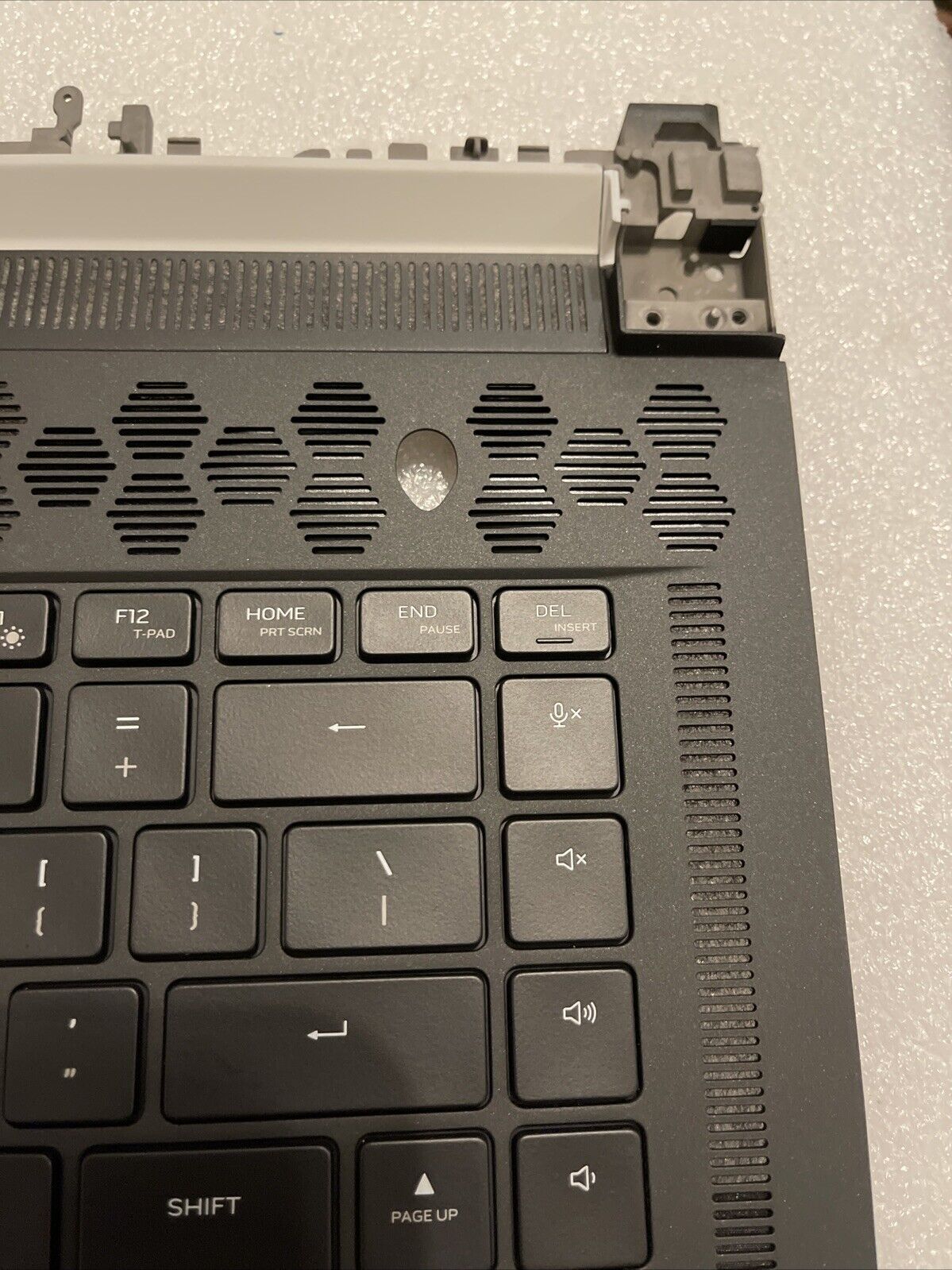 Genuine Dell Alienware x15 R1 Laptop Palmrest US RGB BCL Keyboard 0V6M0K JTP4