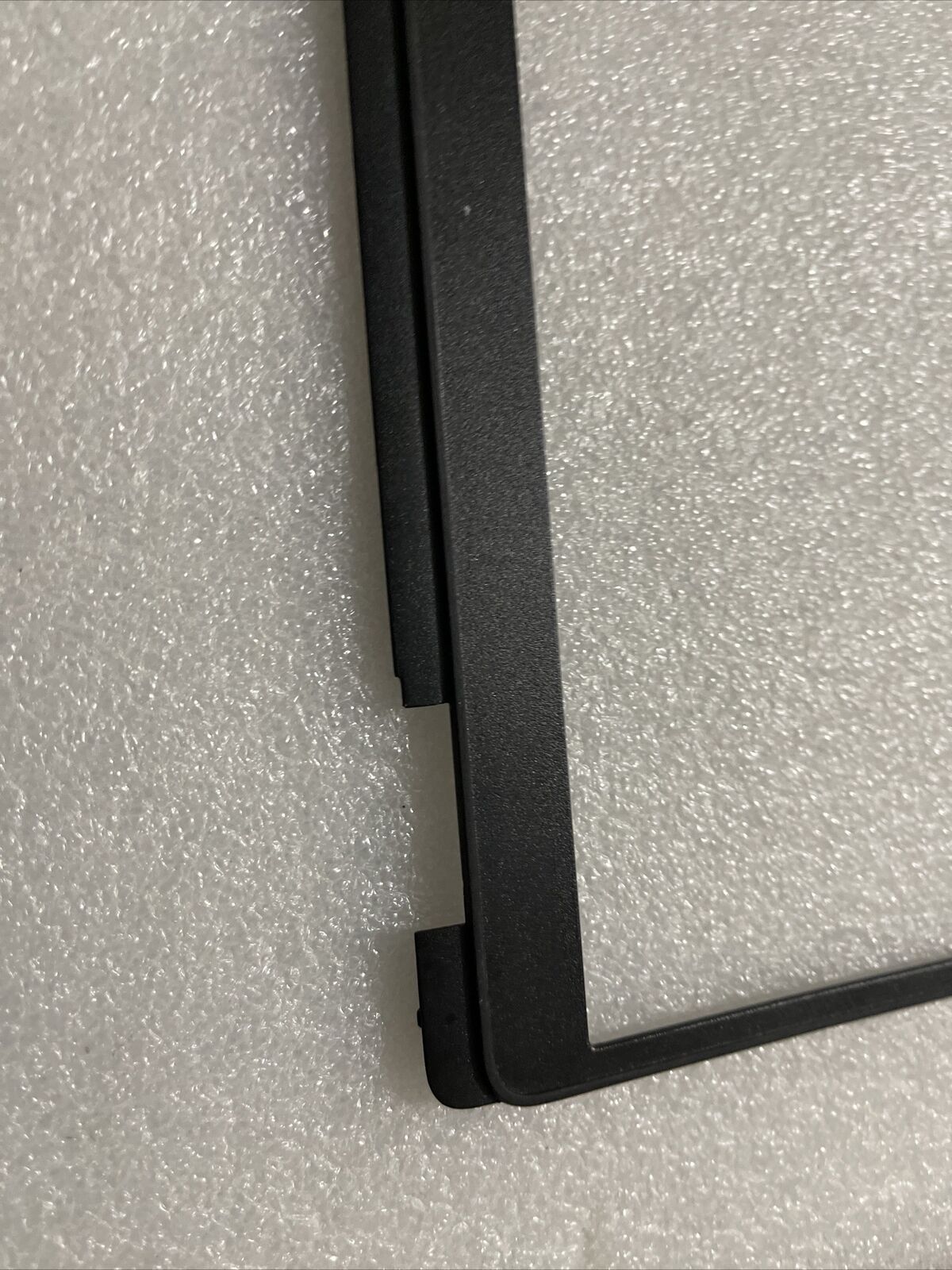 Genuine Dell Latitude 5410 LCD Front Trim Bezel Plastic Cover R5YKP 0R5YKP N4