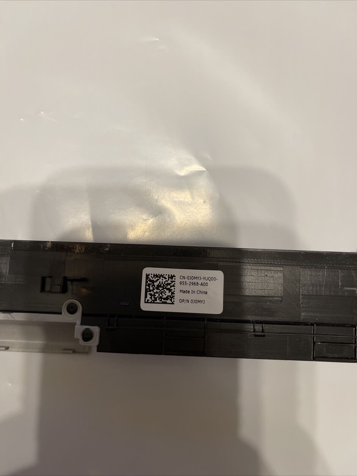 Genuine Dell Inspiron 15 5584 LCD Front Bezel P/N J0MYJ / 0J0MYJ N1