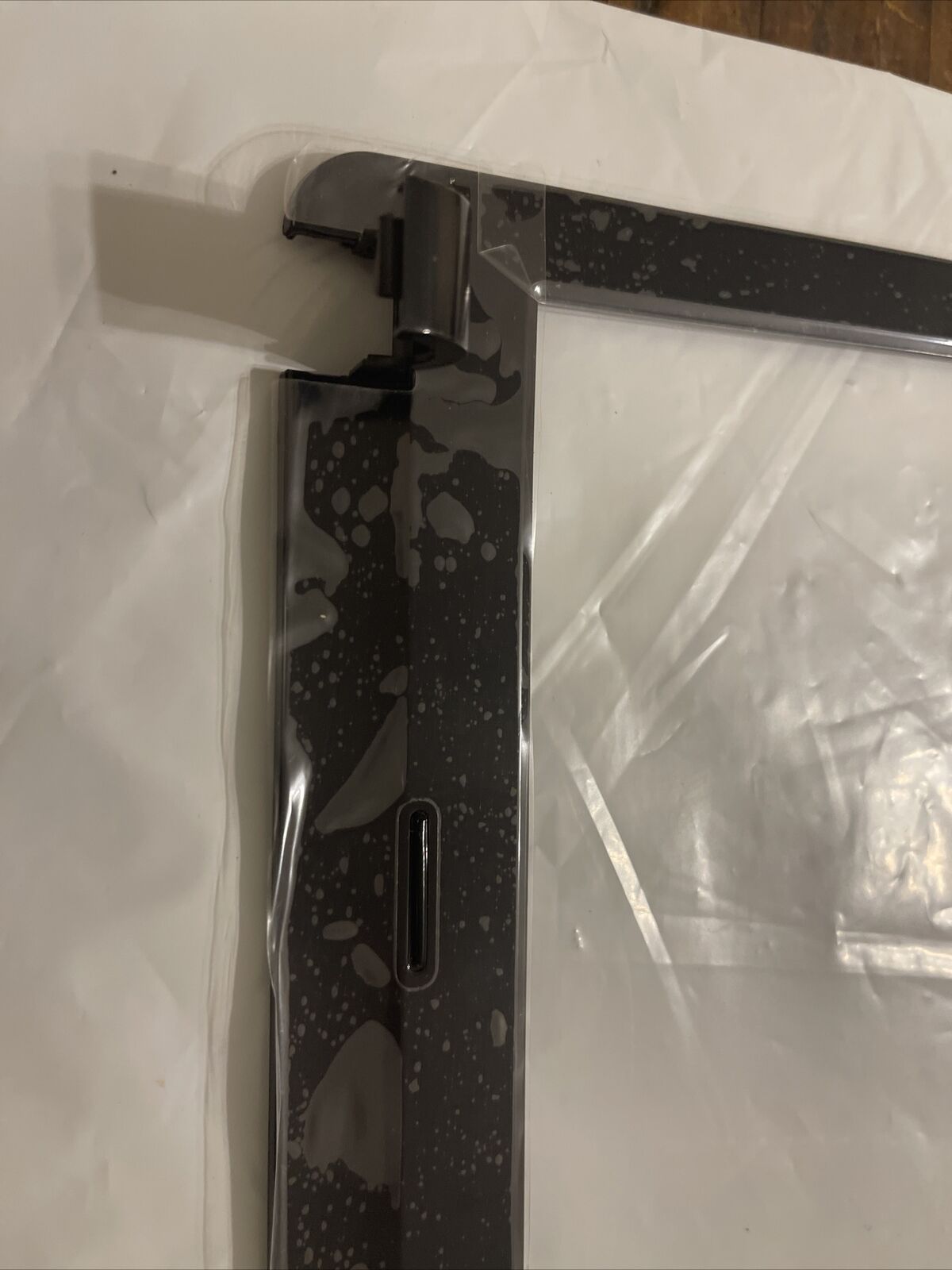 New Dell Inspiron 1750 17.3" Front LCD Bezel W/ Camera Space F662T 0F662T N1