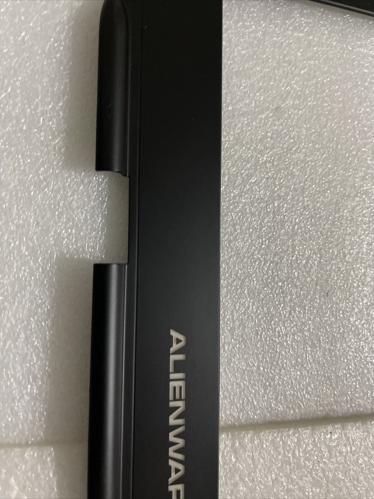 Genuine Dell Alienware 15 R2 R1 LCD Bezel with Logo Board P5FXG 0P5FXG H1 N3