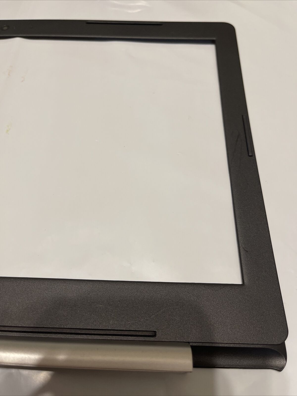 Genuine Dell Inspiron 15 5570 Laptop LCD Front Bezel Webcam Port GPY6Y 0GPY6Y N4