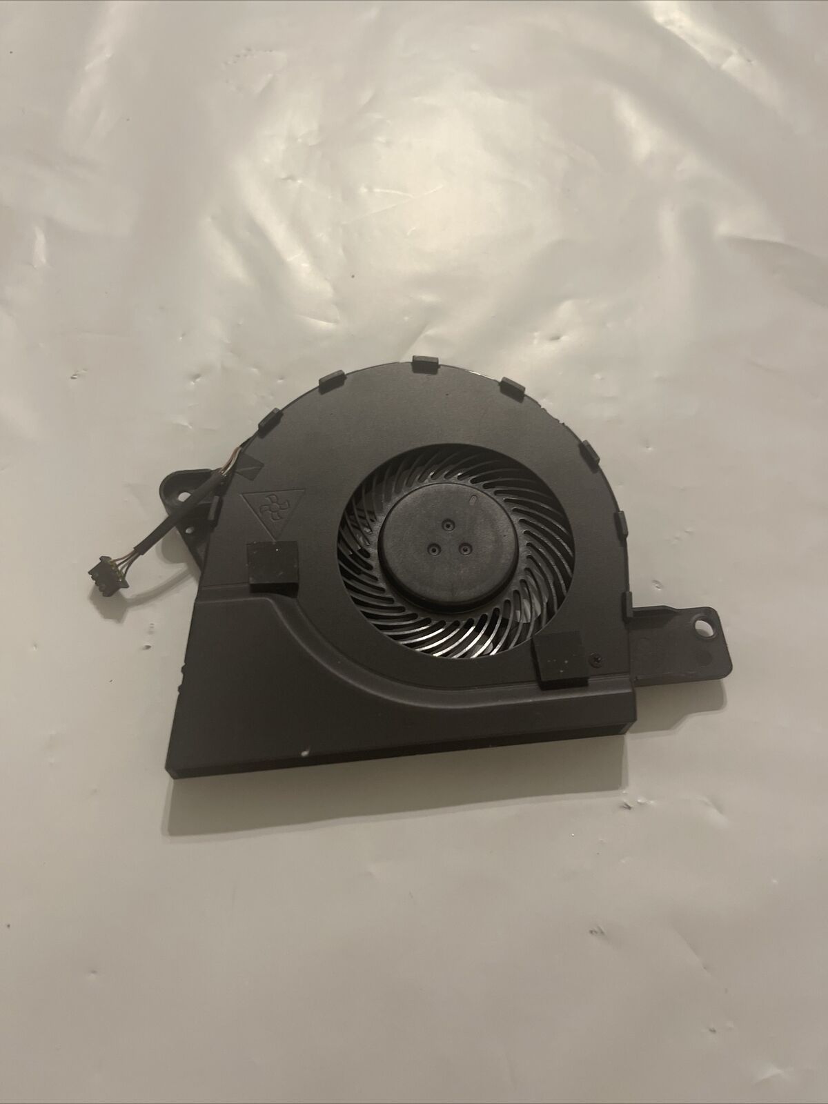 Genuine DELL latitude5580 M3520 Cpu  Cooling Fan 0C5F86 C5F86 P2