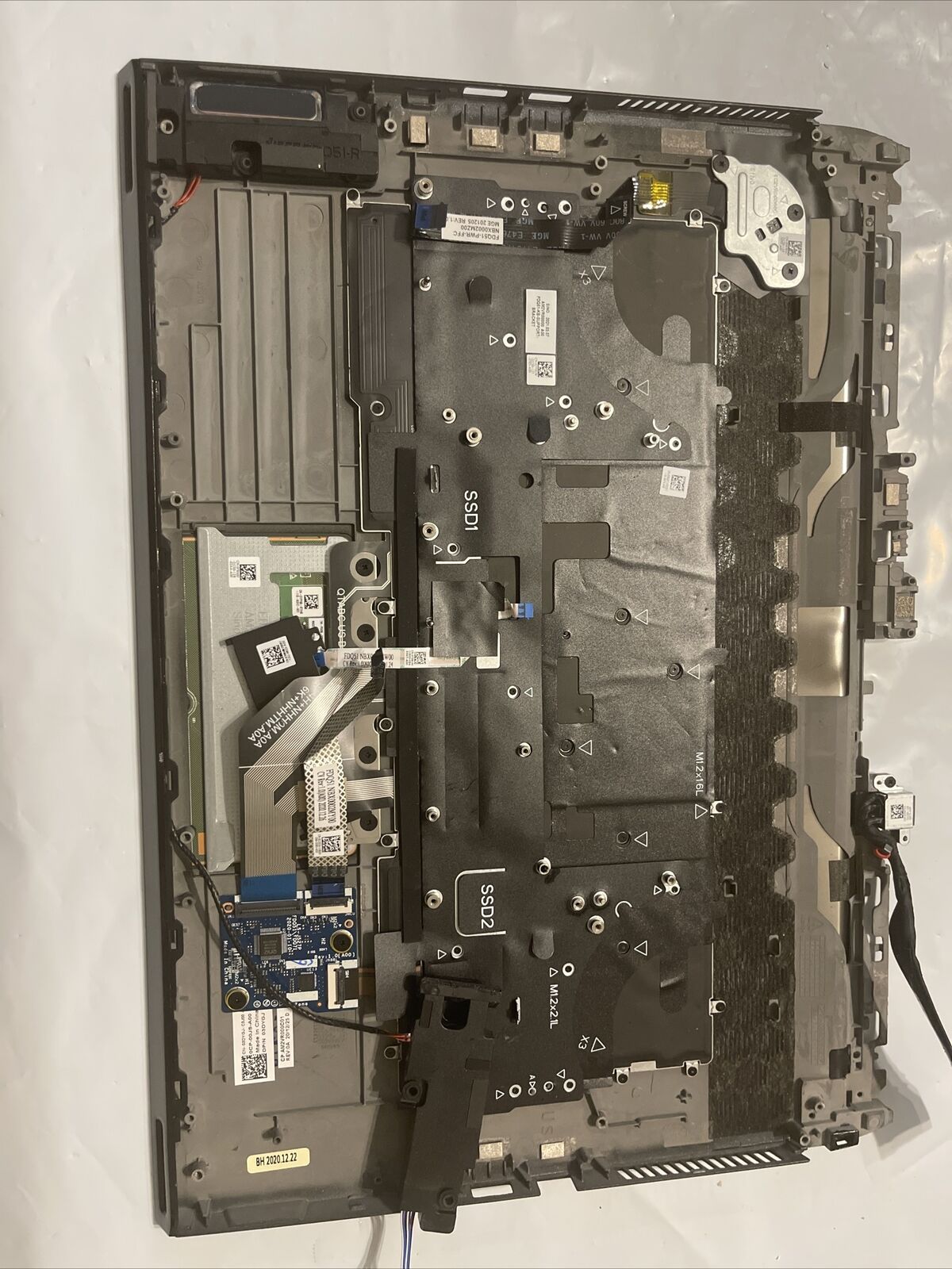 Dell Palmrest Keyboard Alienware15 M15 R3 Speakers/ extras 3DYGJ 03DYGJ P7 T3