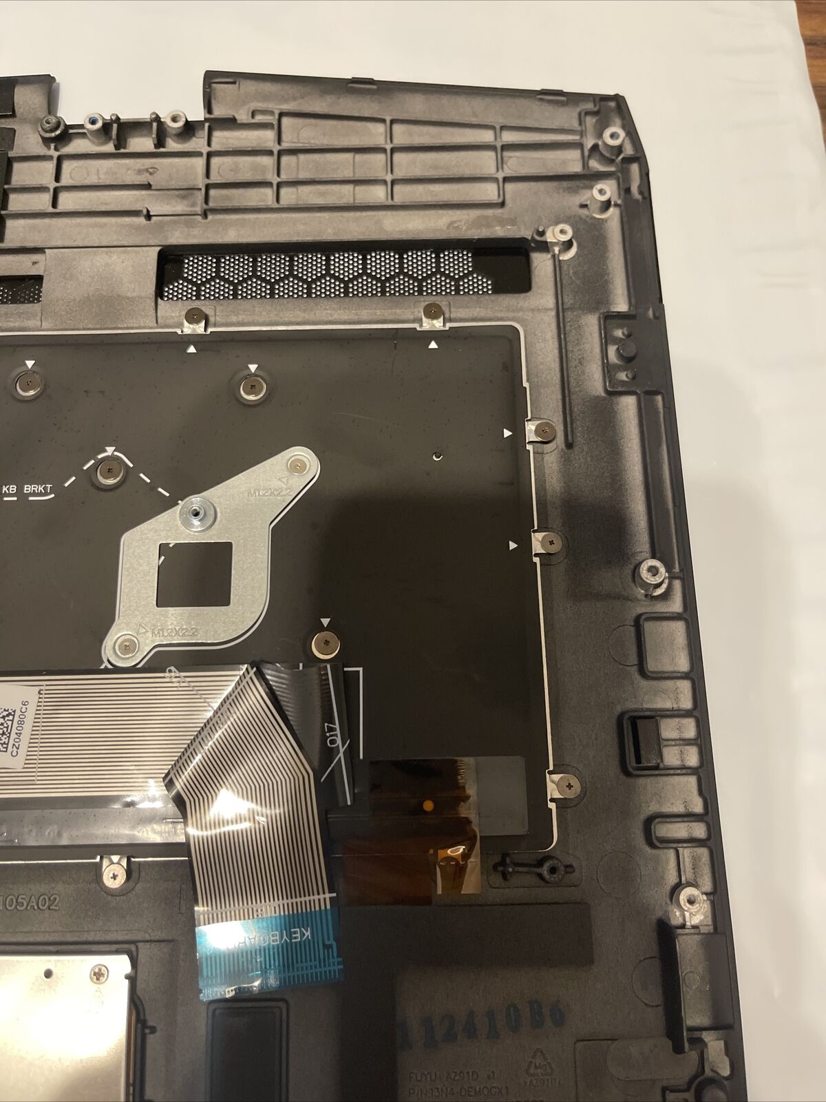 Genuine Dell Alienware M17 Laptop Palmrest Top Cover Assembly GYGKG 0GYGKG P4 T1