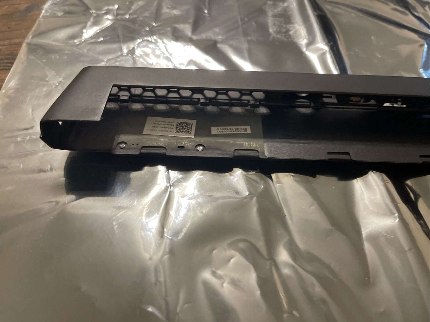 Genuine - Dell Alienware M15 R2 Black Hinges Cover P/N: 0NK1FG AM2KH000B02 NK1FG