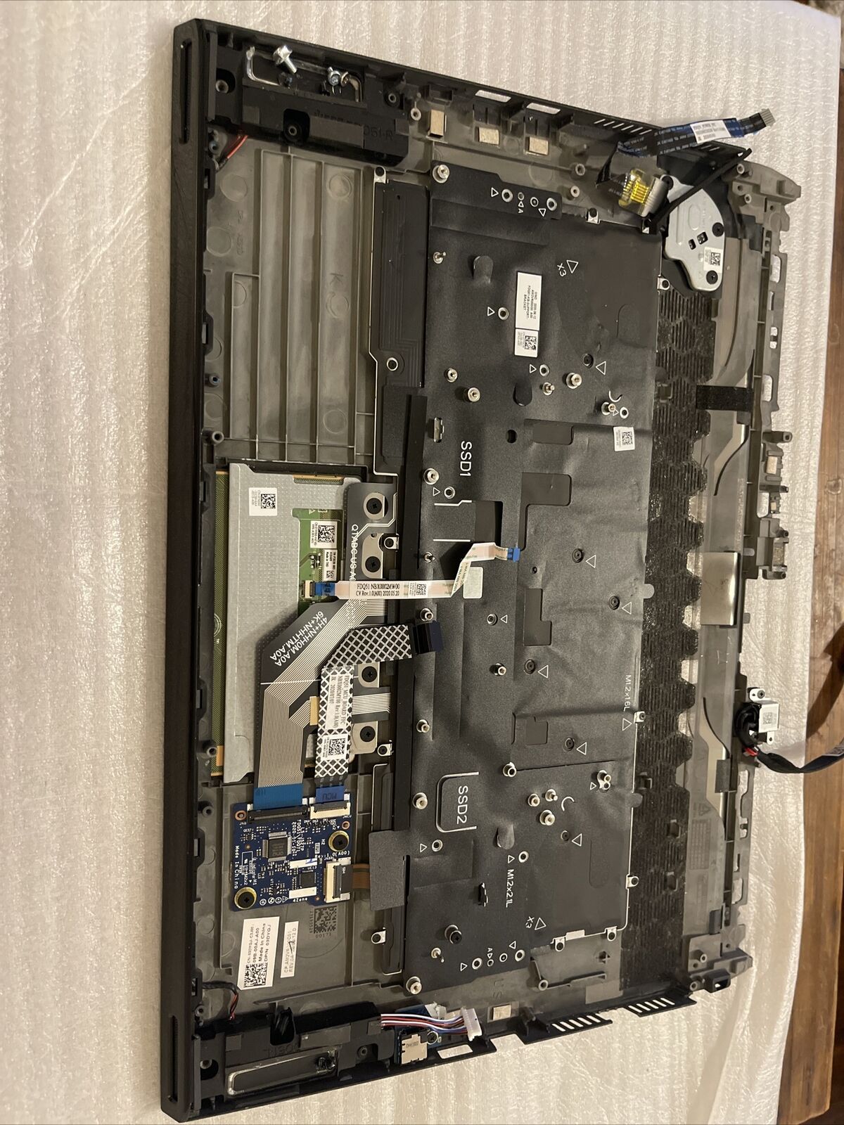 Dell Palmrest Keyboard Alienware15 M15 R3 Speakers/ extras 3DYGJ 03DYGJ P5 H1