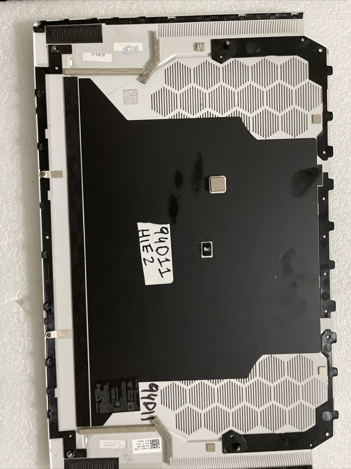 Genuine Dell ALIENWARE x17 R1 X17 R2 D White Bottom Base Back cover 94D11 H1 E1