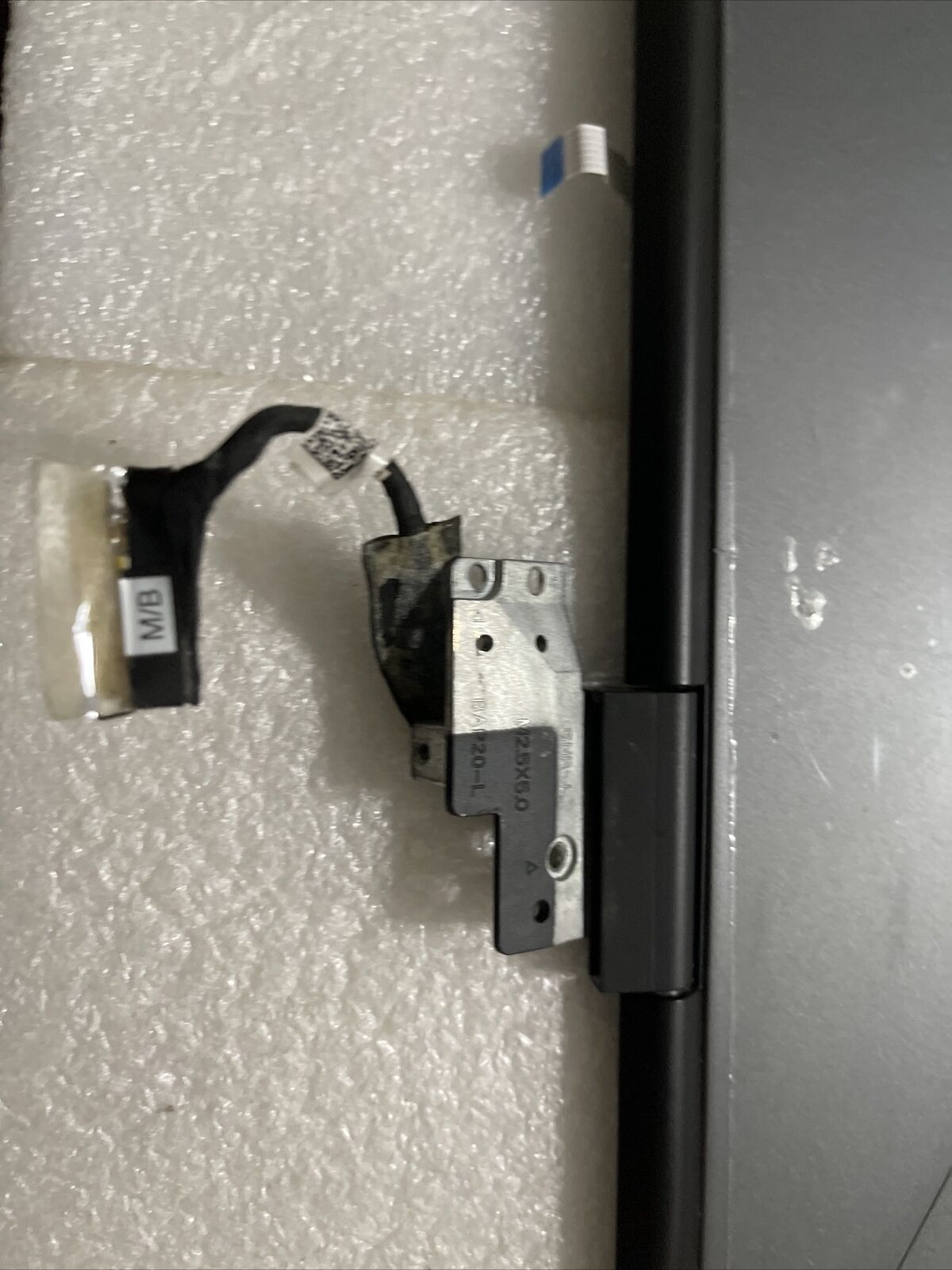 OEM DELL ALIENWARE 17 R5 LCD Rear Back Top Cover Camera Cables 1KK86 01KK86 H1A2